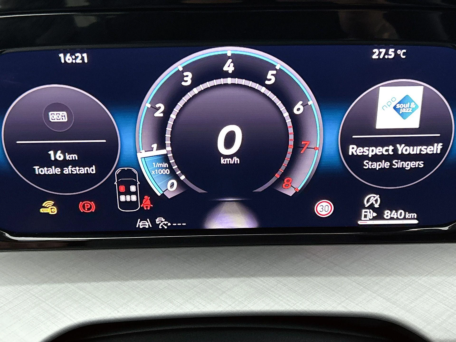Volkswagen-Golf-image-8