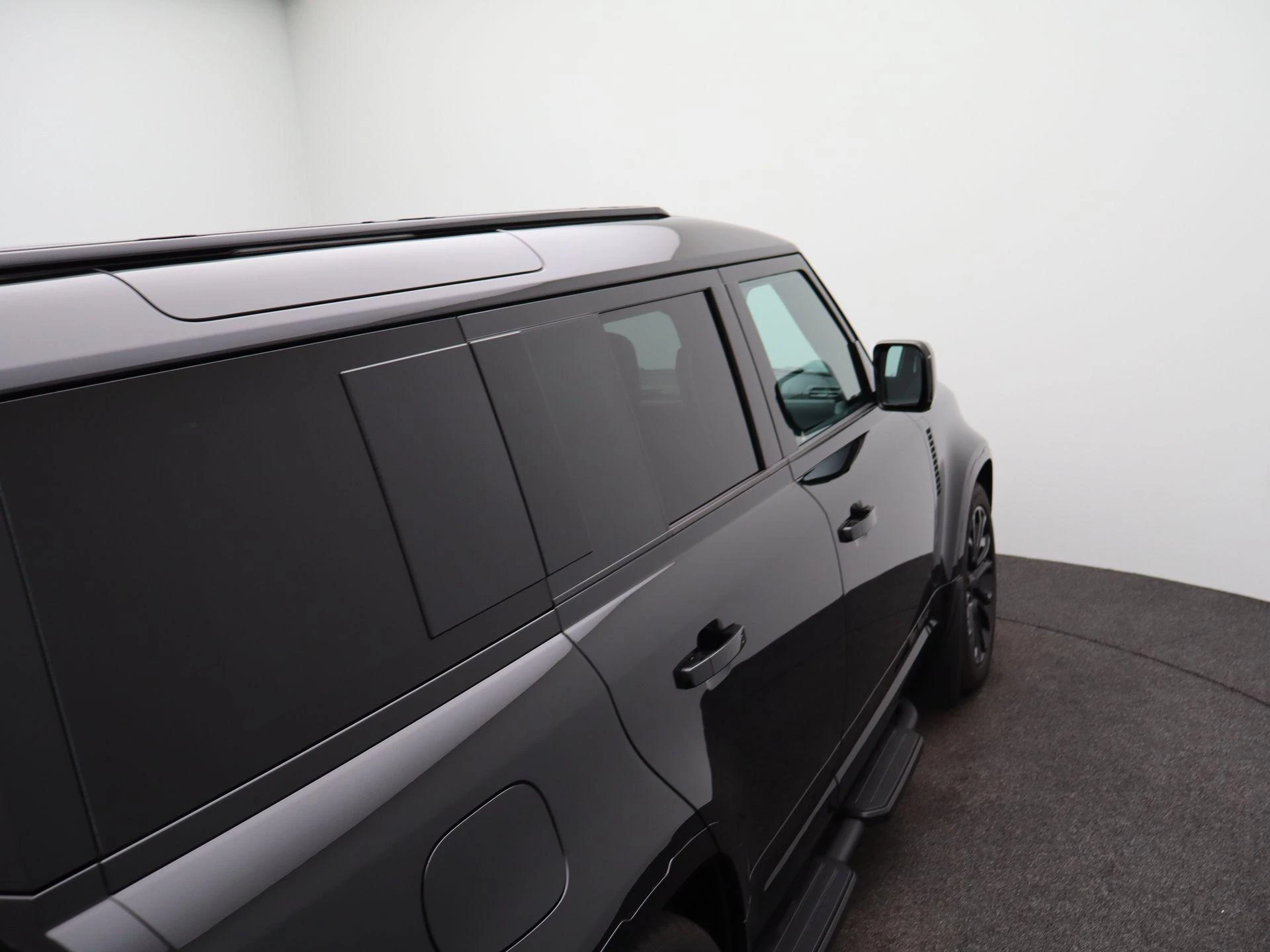 Land Rover Defender 110 2.0 P300e 110 X-Dynamic HSE