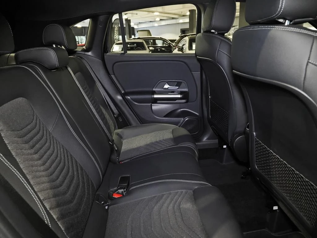 Mercedes-Benz-GLA 200-image-14