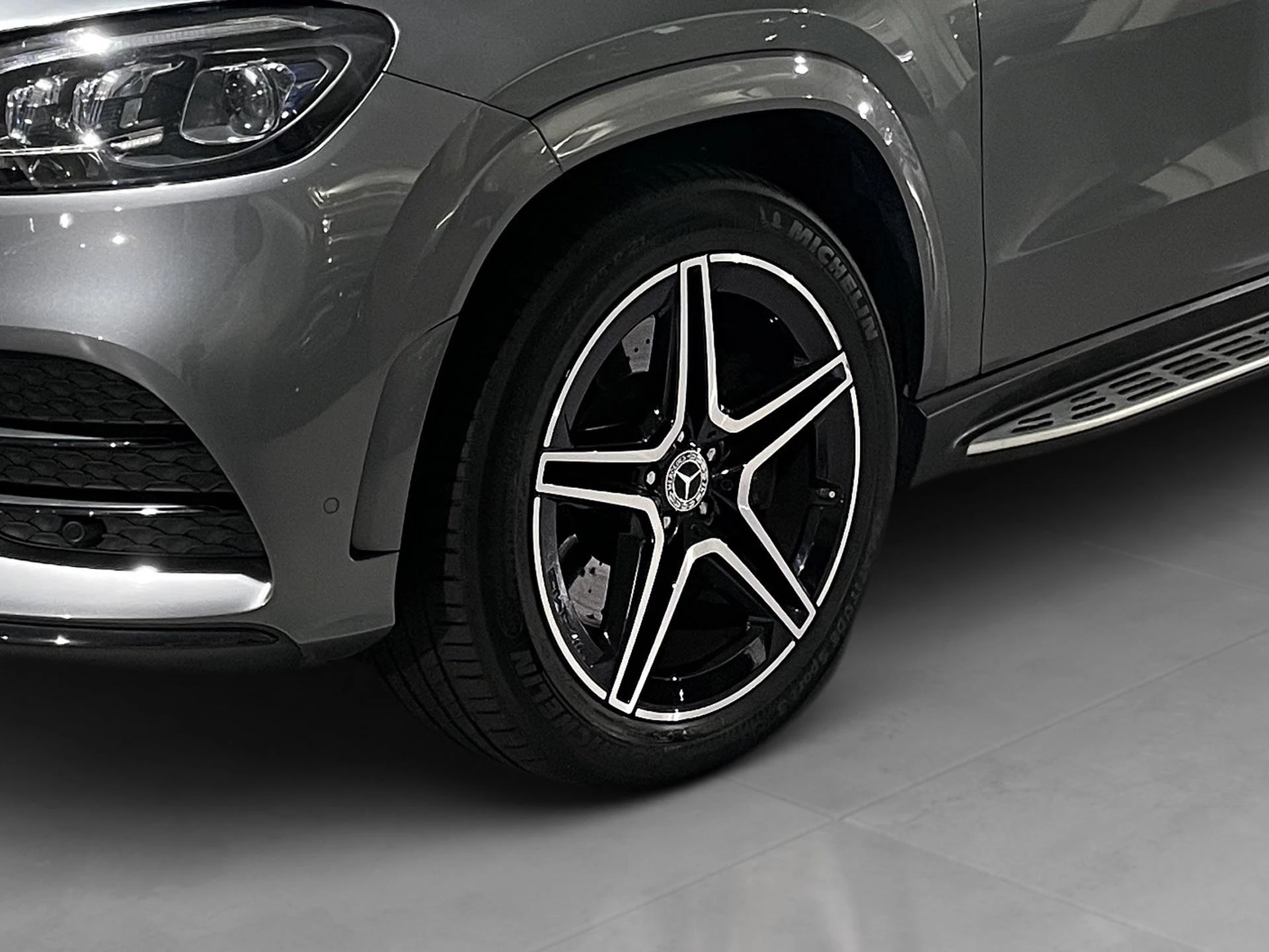 Mercedes-Benz-GLS-image-24