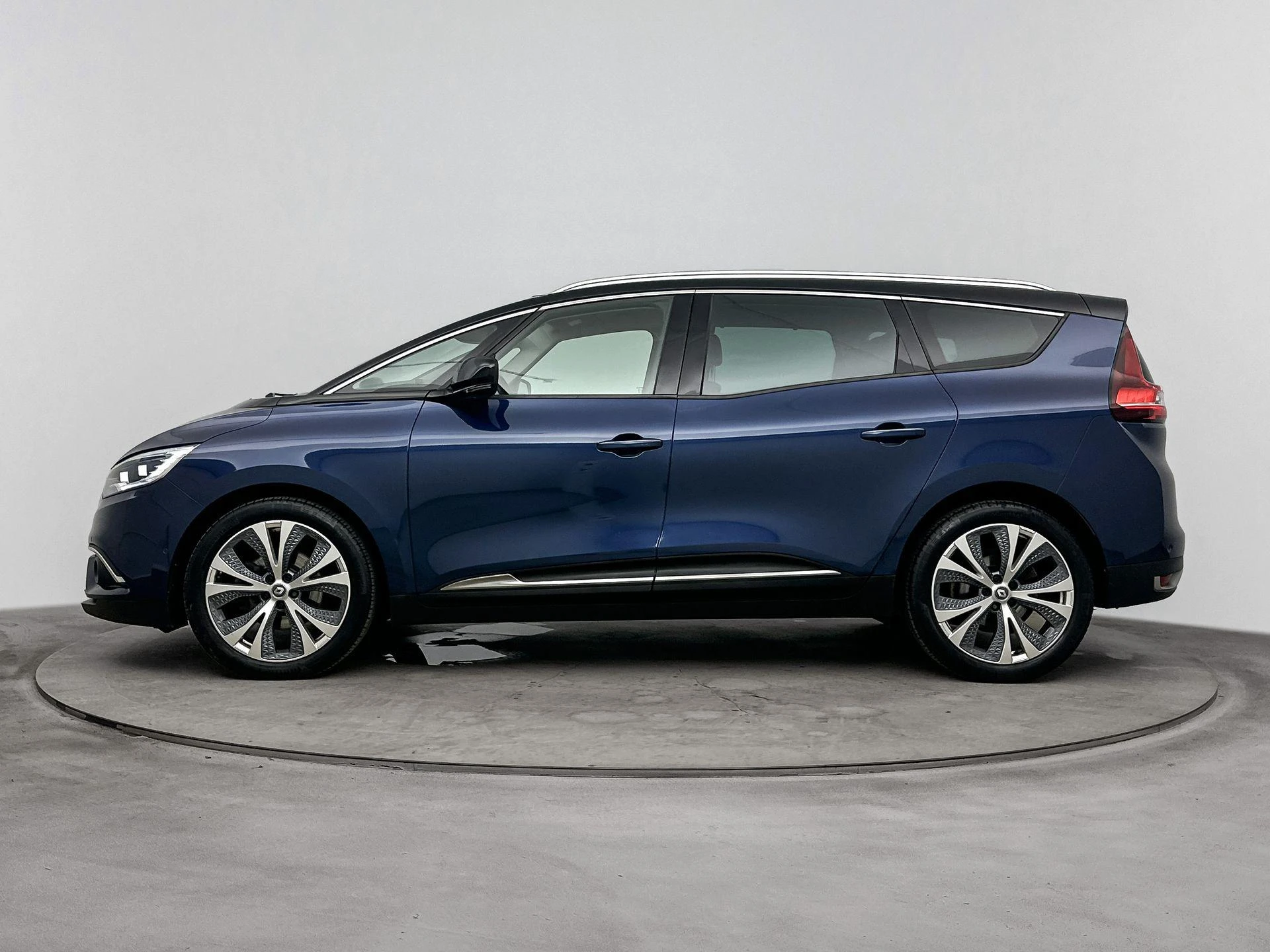 Renault-Grand Scénic-image-1
