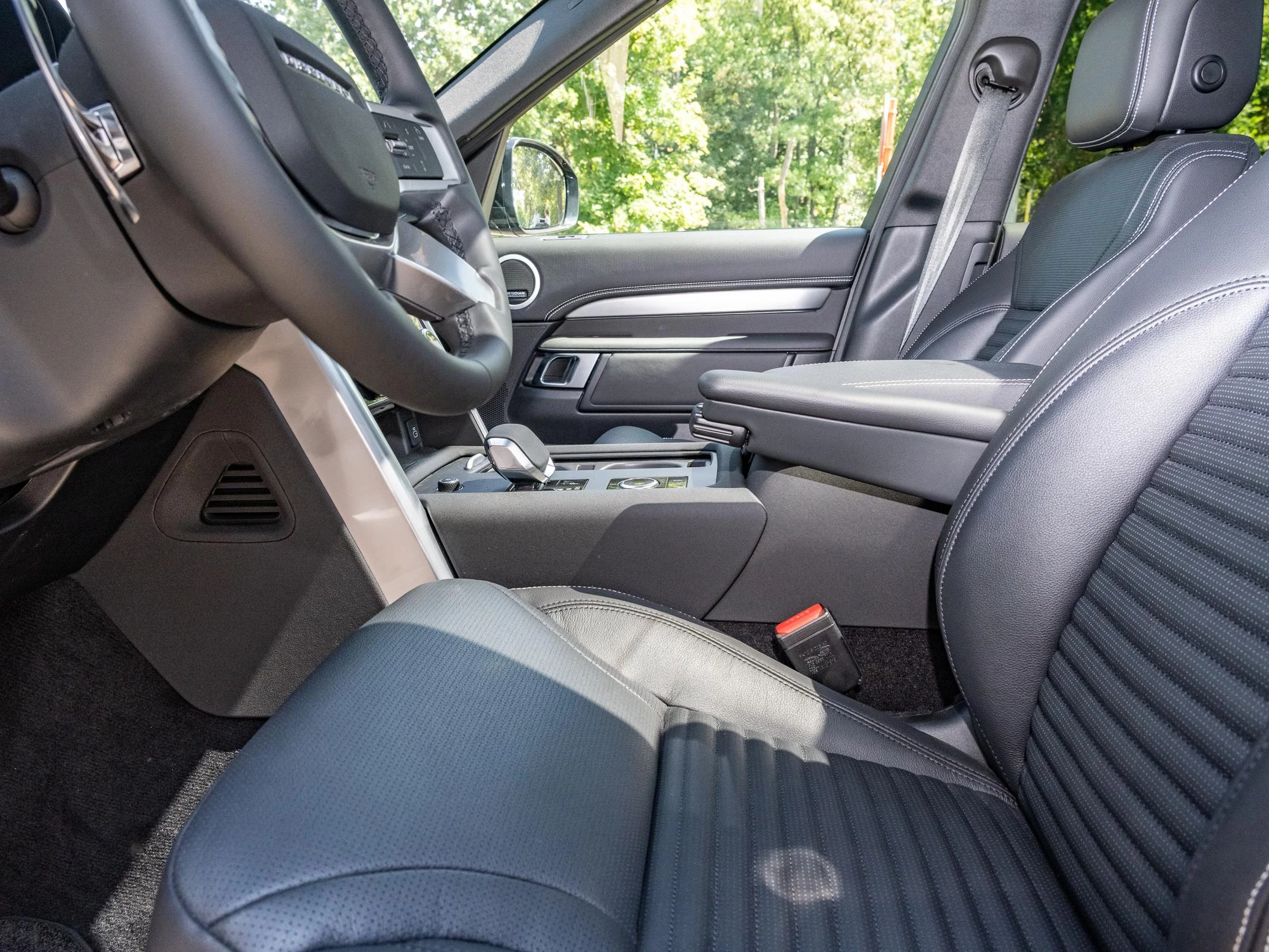 Land Rover-Discovery-image-11