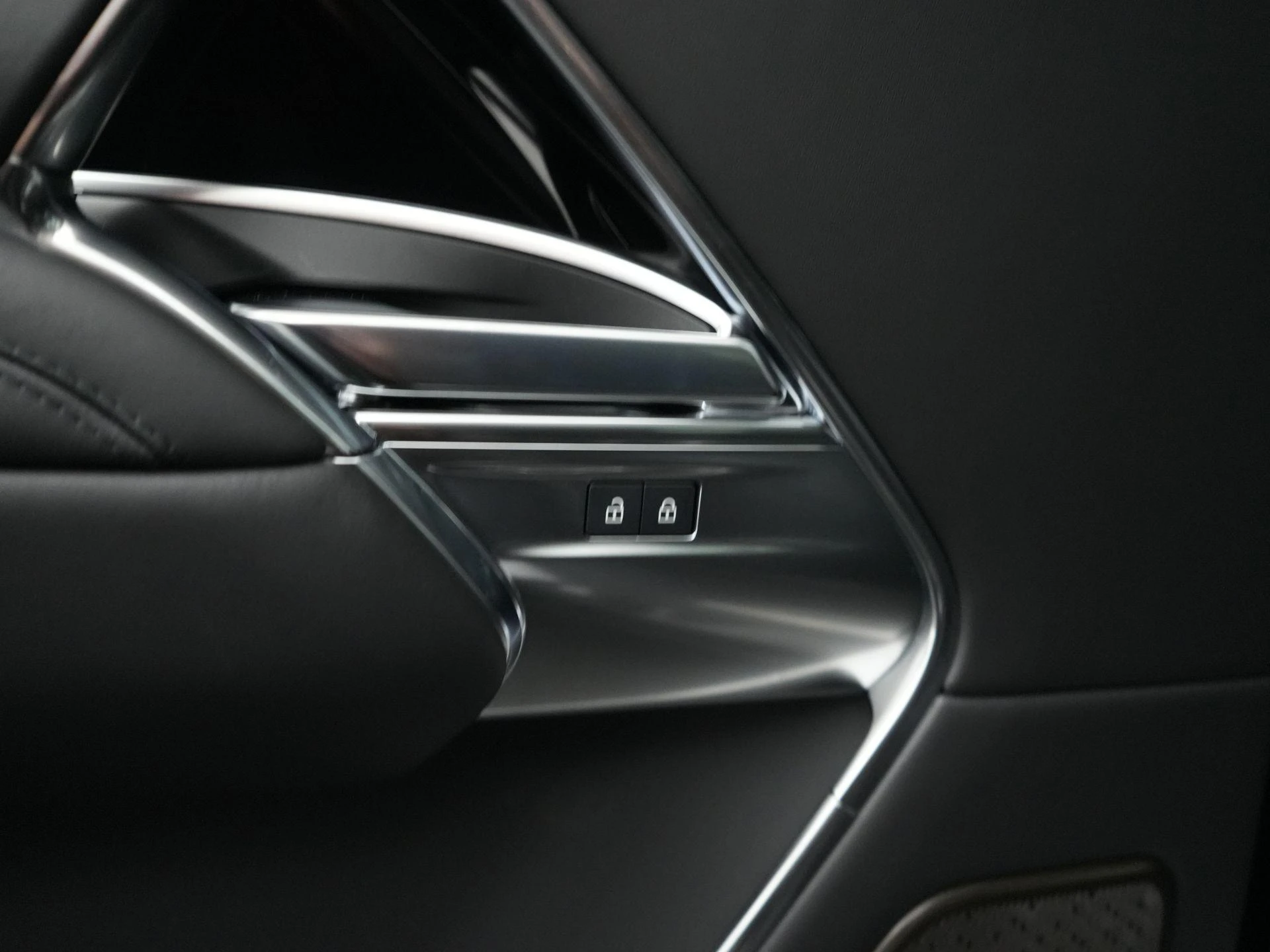 Land Rover-Range Rover-image-40