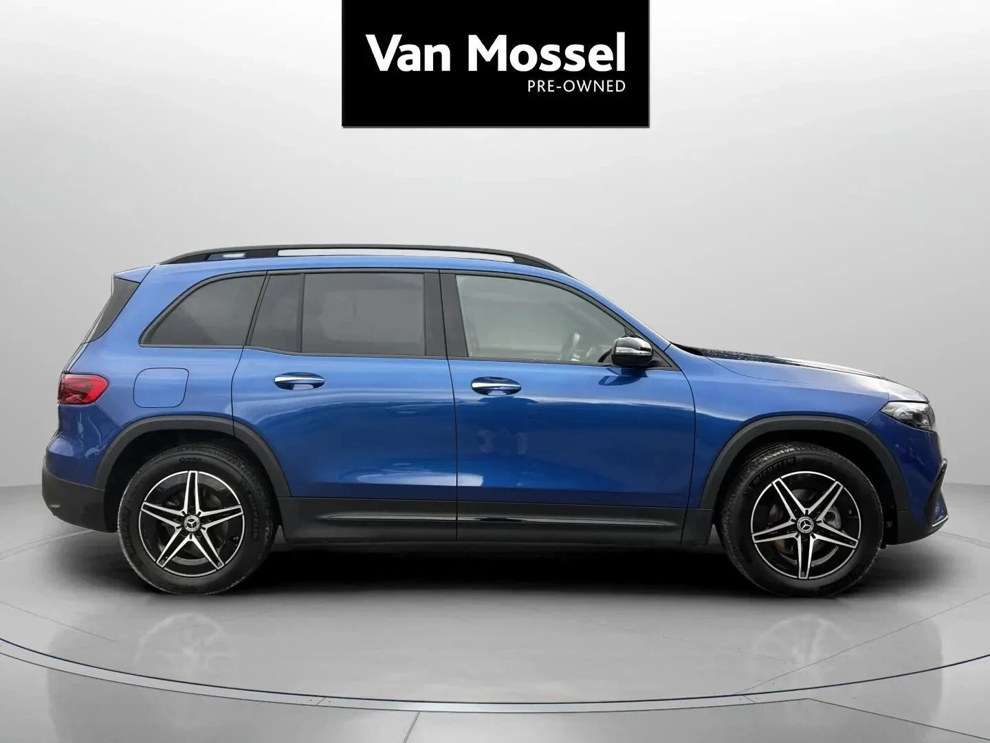 Mercedes-Benz-EQB-image-3