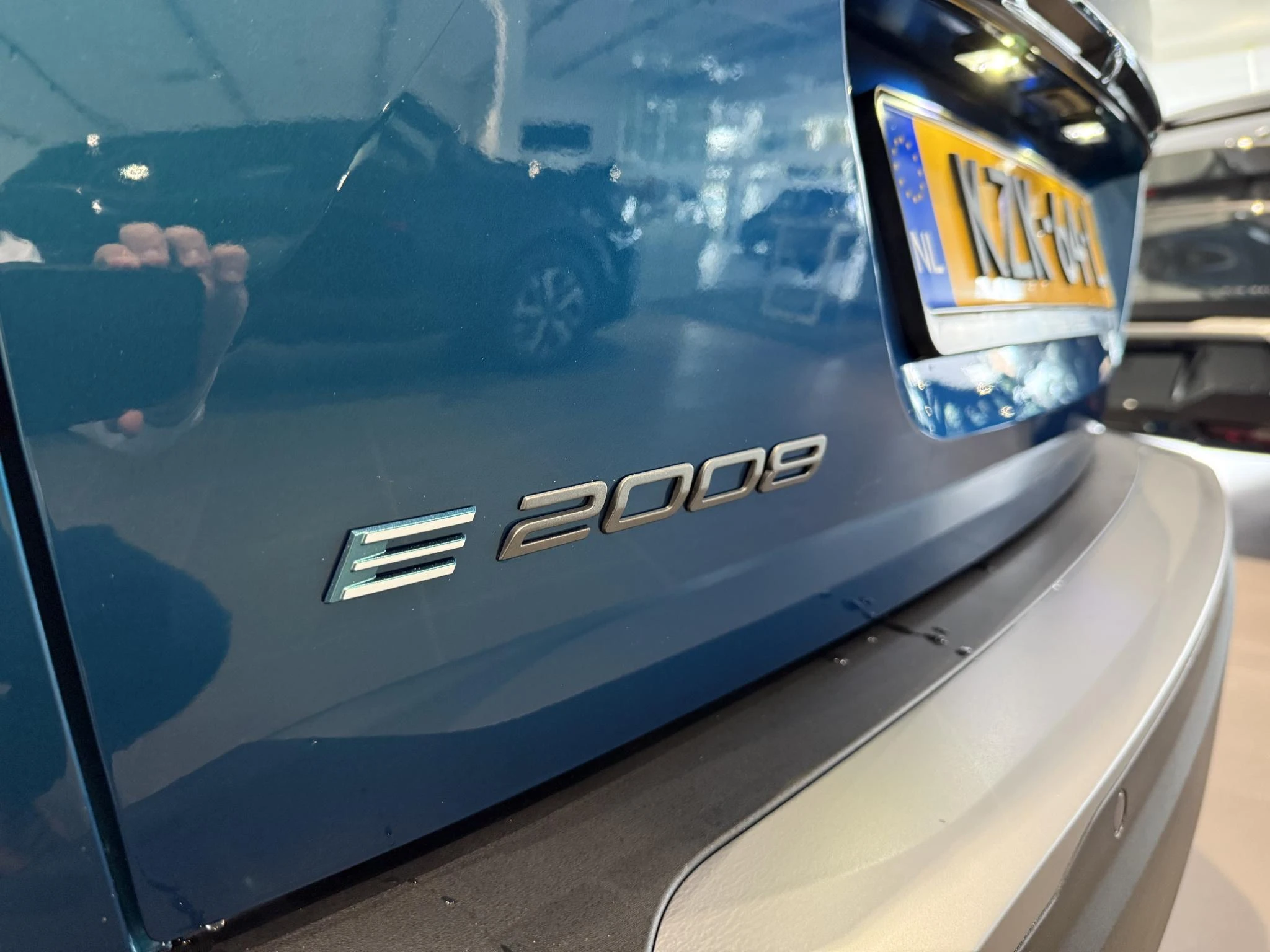 Peugeot-e-2008-image-8