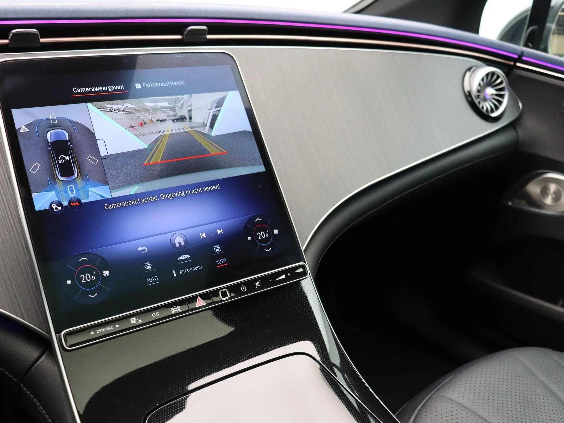 Mercedes-Benz-EQE-image-12