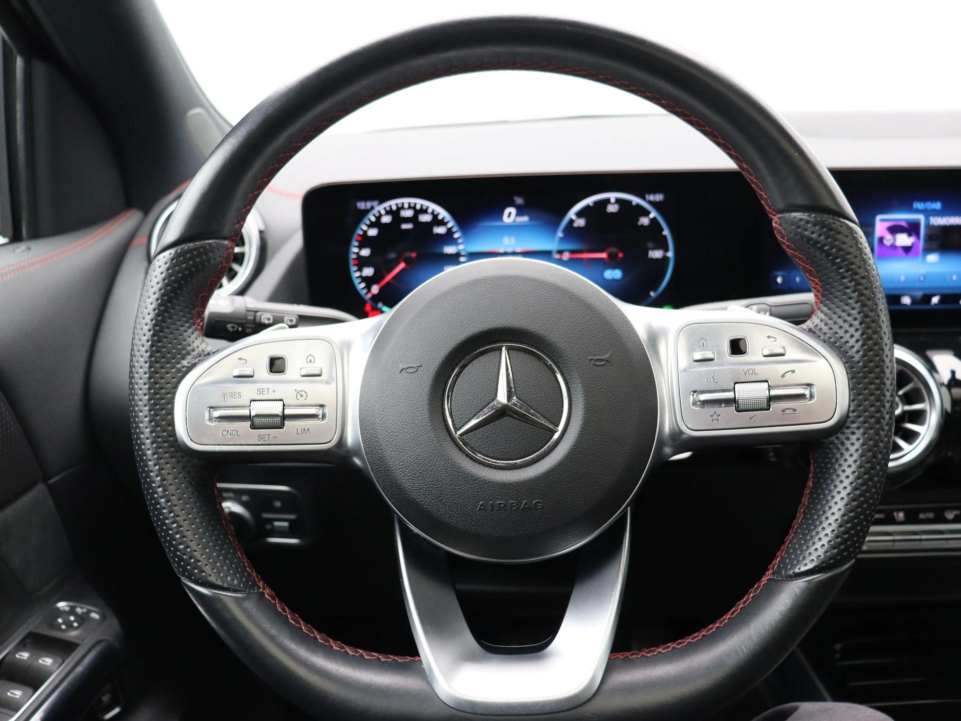 Mercedes-Benz EQA 250 AMG Line + PANORAMISCH DAK + NIGHTPAKKET +