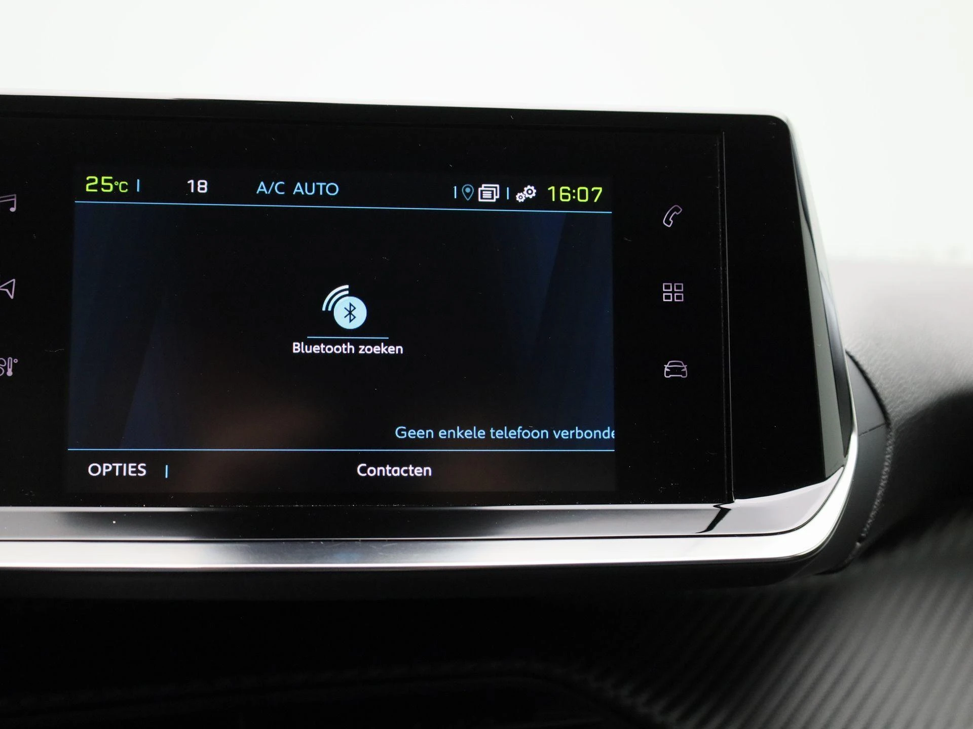 Peugeot-e-2008-image-19