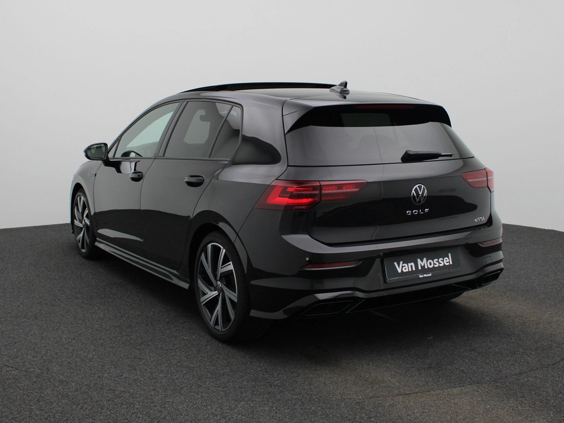 Volkswagen-Golf-image-1