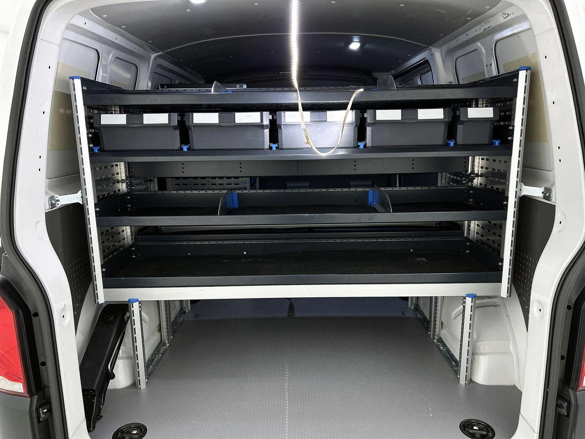 Volkswagen-Transporter-image-22