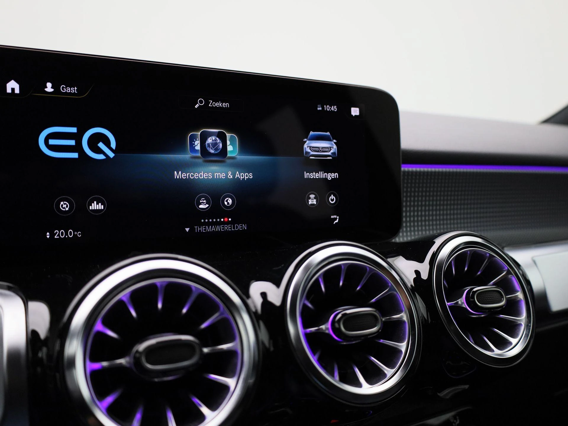 Mercedes-Benz-EQB-image-23