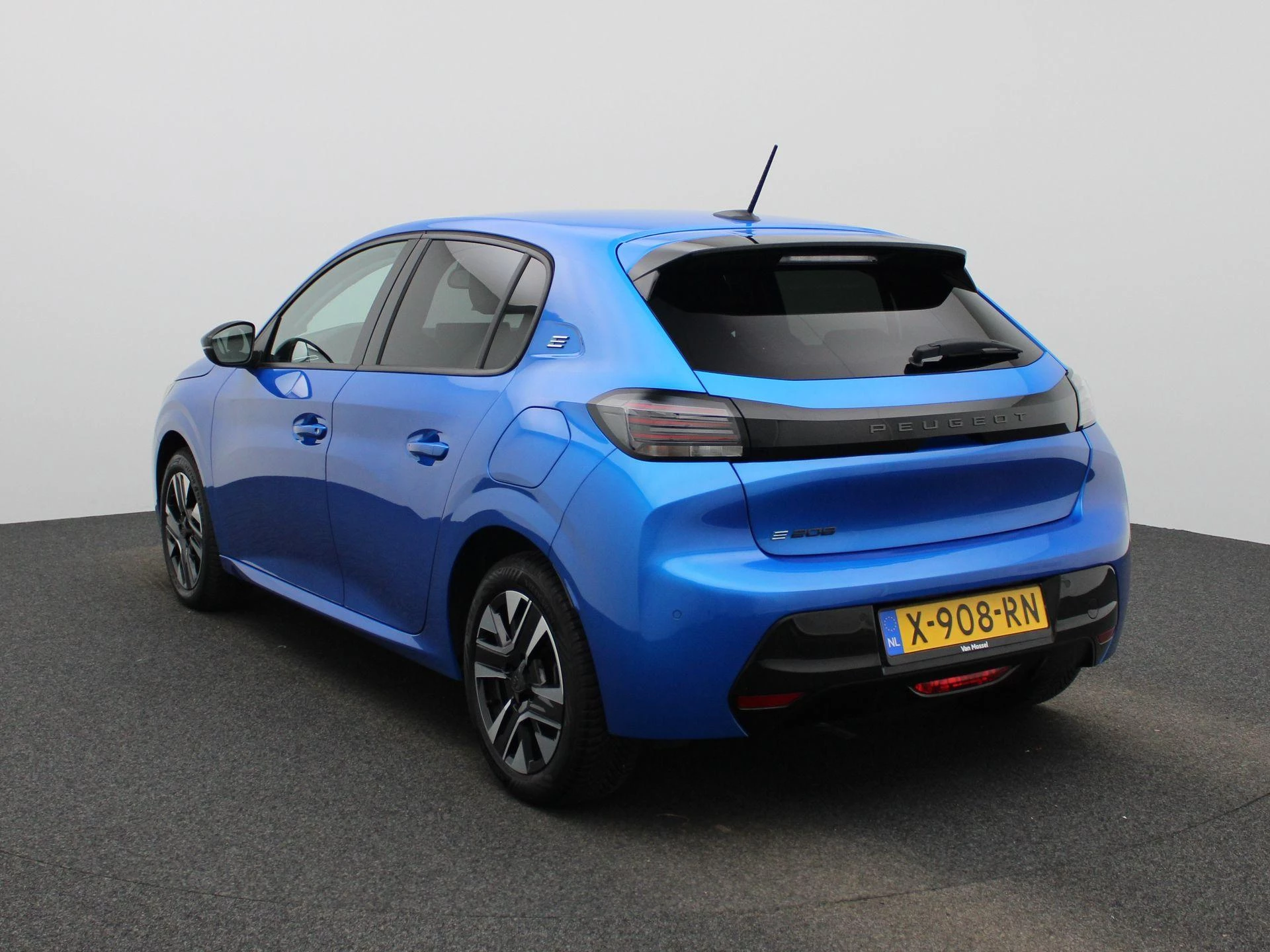 Peugeot-e-208-image-2