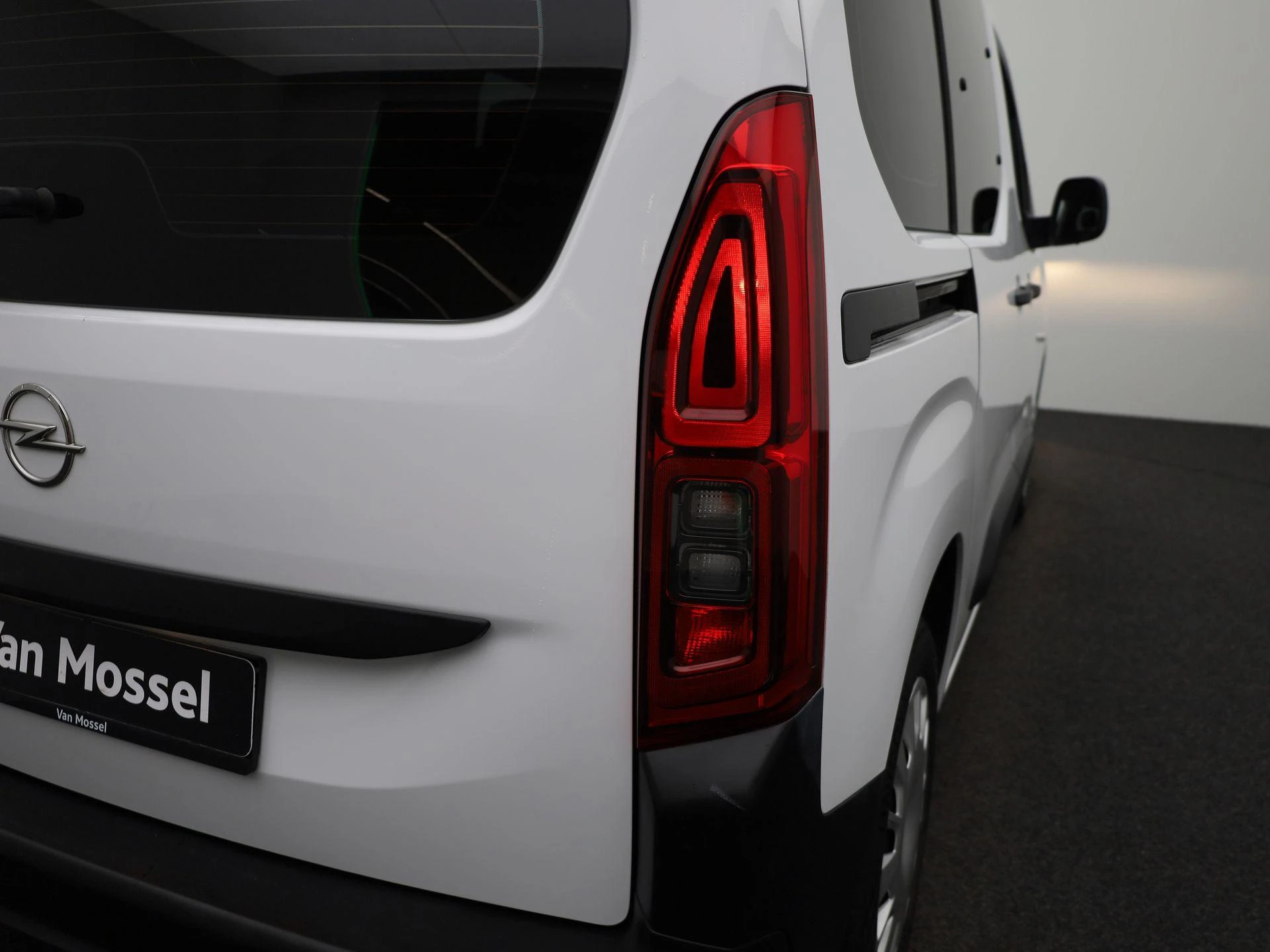 Opel-Combo Life-image-28
