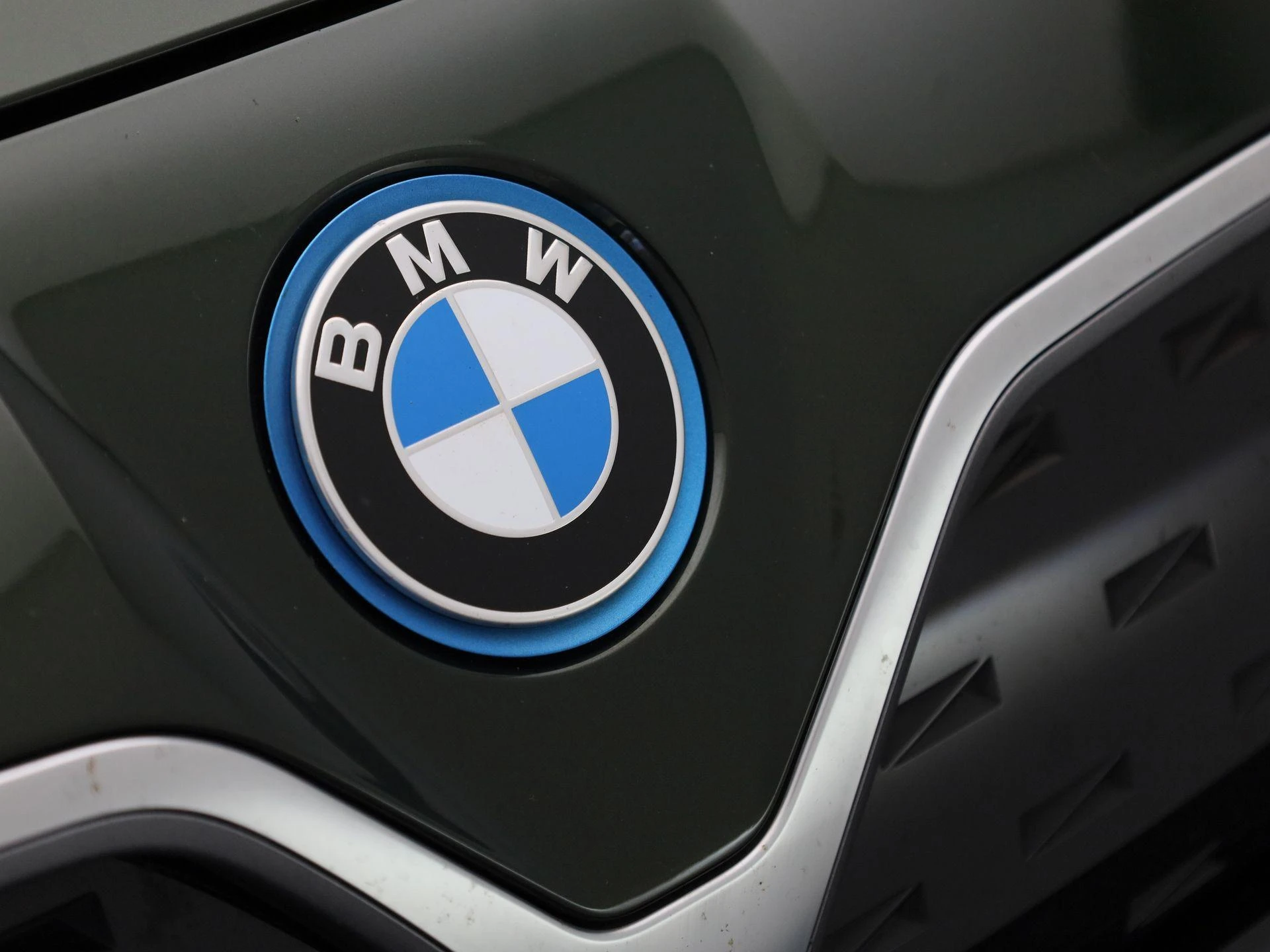 BMW-i4-image-39