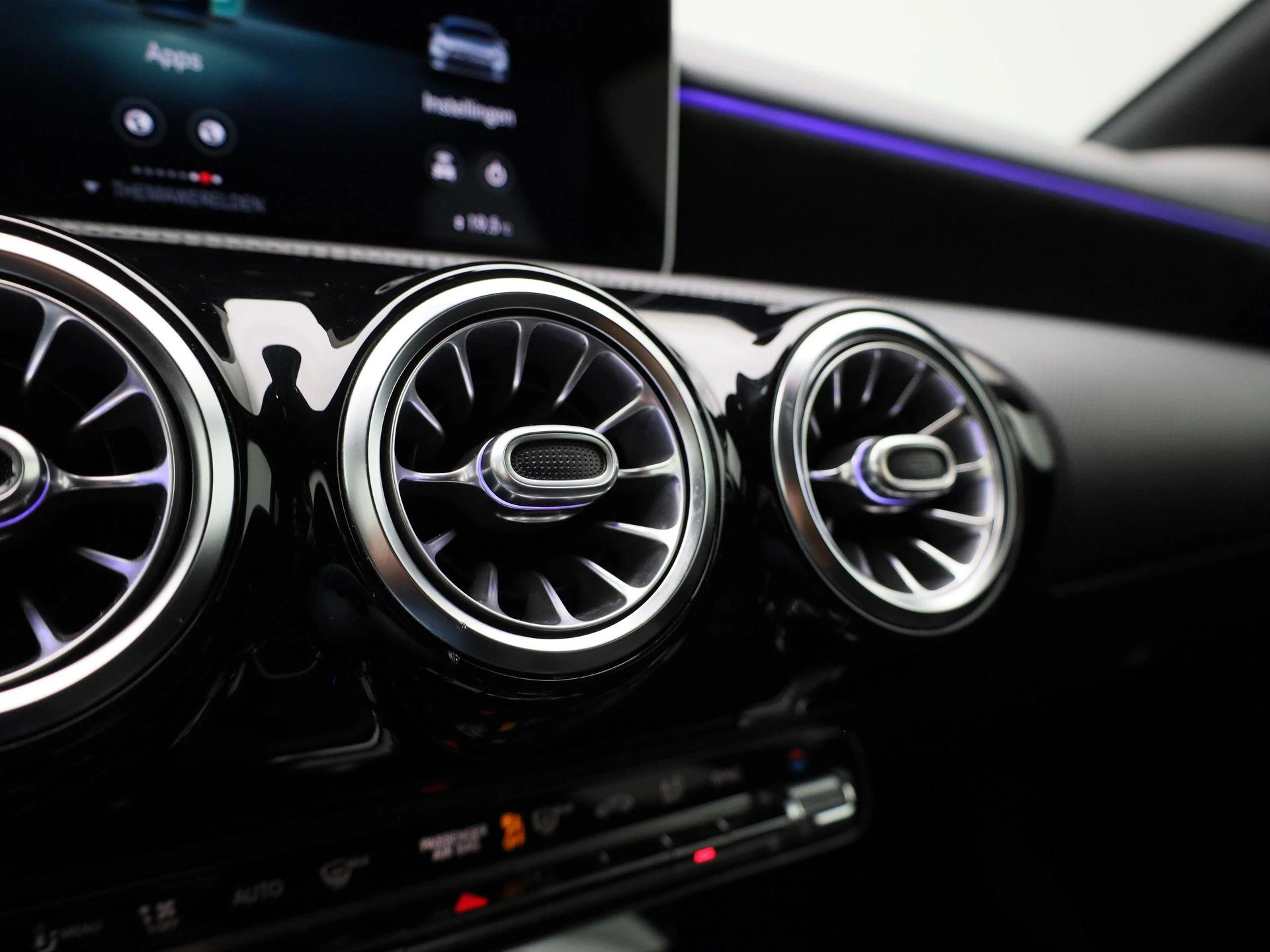 Mercedes-Benz-A-Klasse-image-30