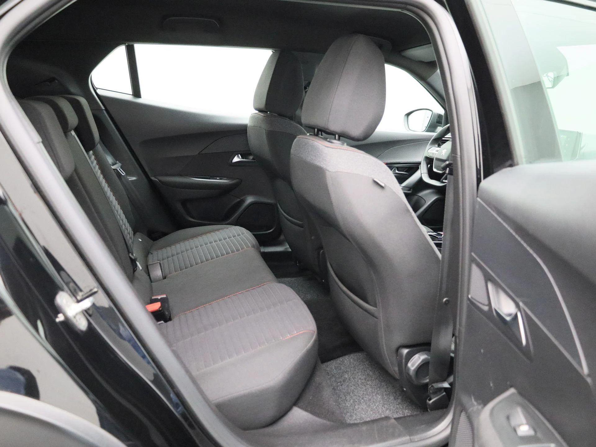 Peugeot e-2008 - 36