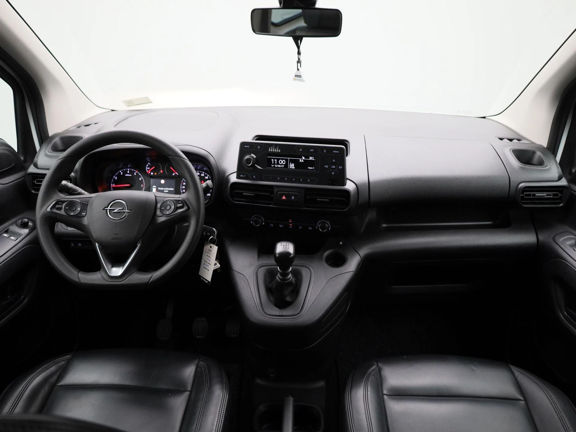 Opel-Combo Life-image-28