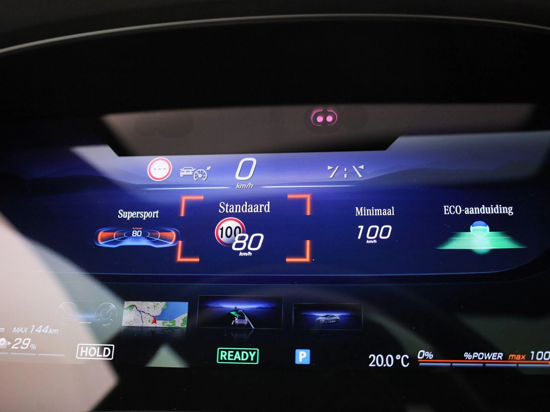 Mercedes-Benz-EQE-image-41