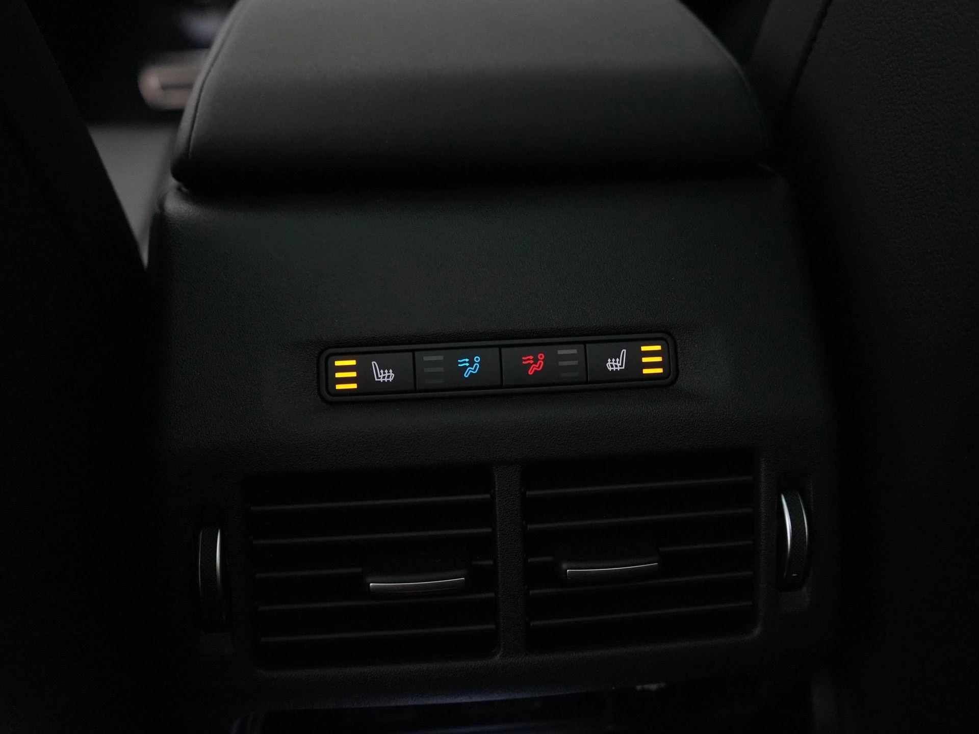 Land Rover-Discovery Sport-image-39