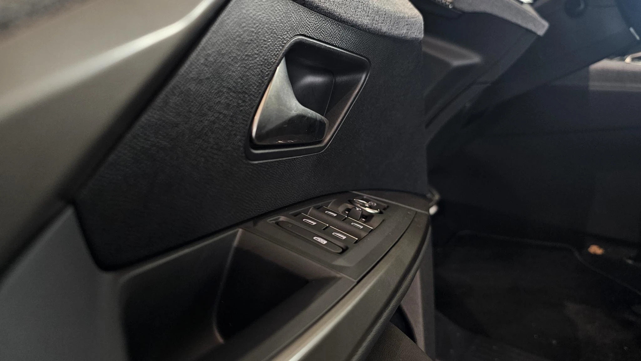 Peugeot-e-5008-image-10