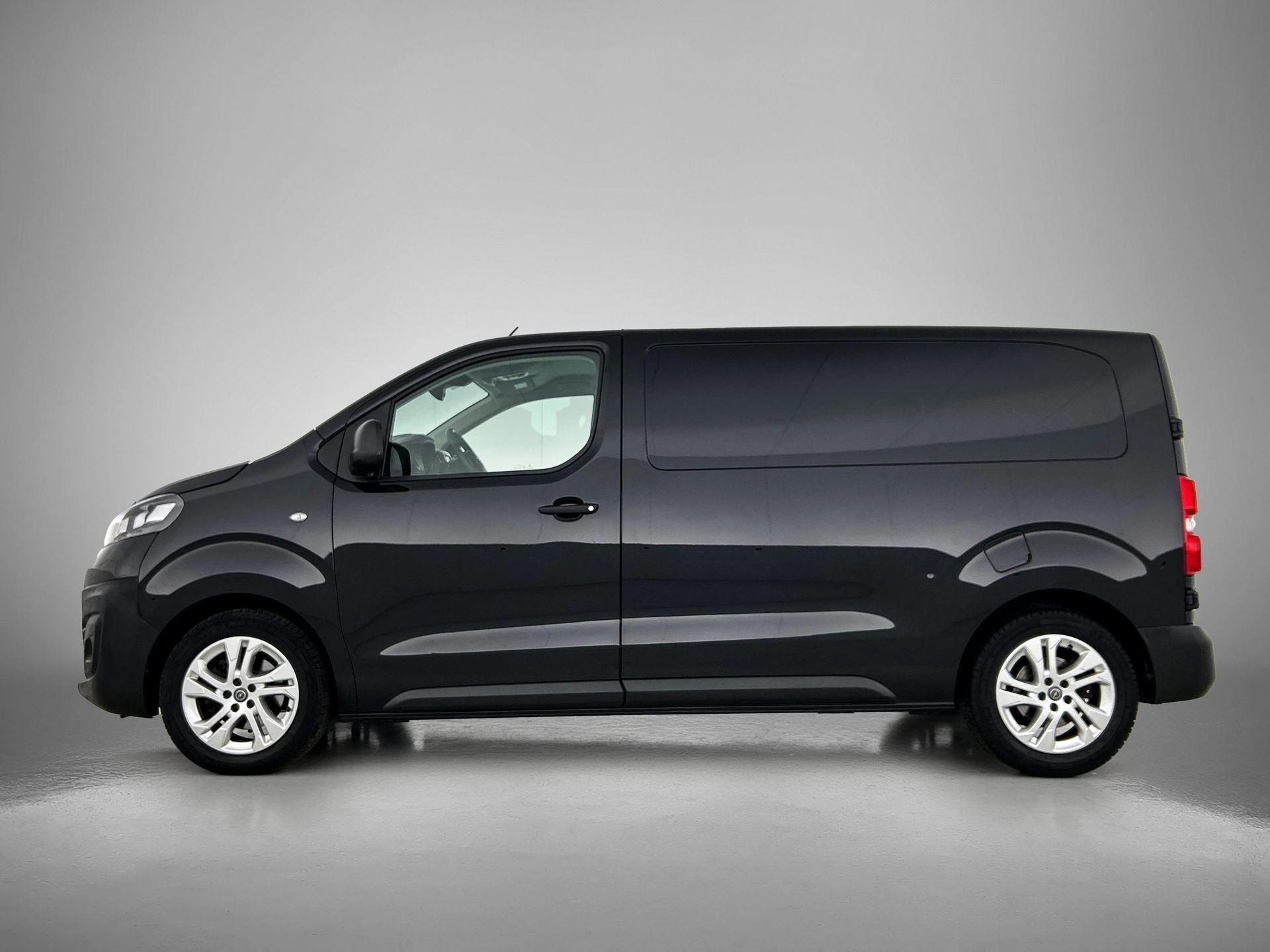 Opel-Vivaro-image-1