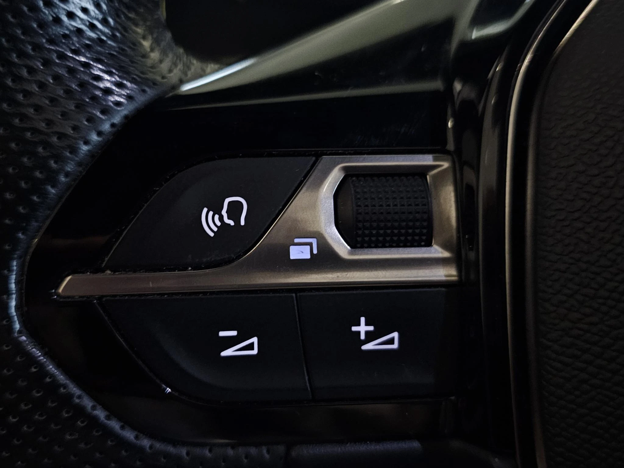Peugeot-e-2008-image-19