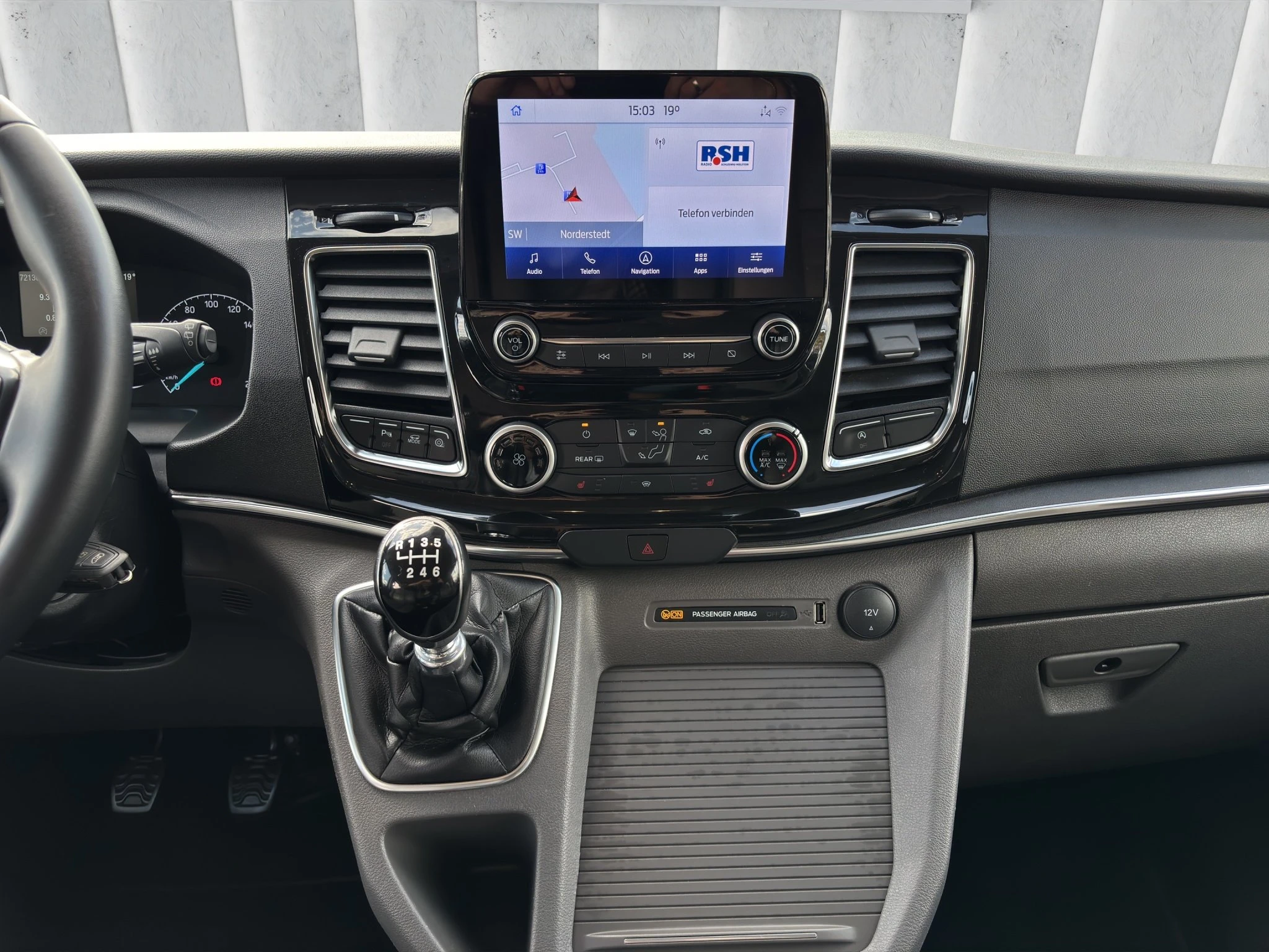 Ford-Tourneo Custom-image-13