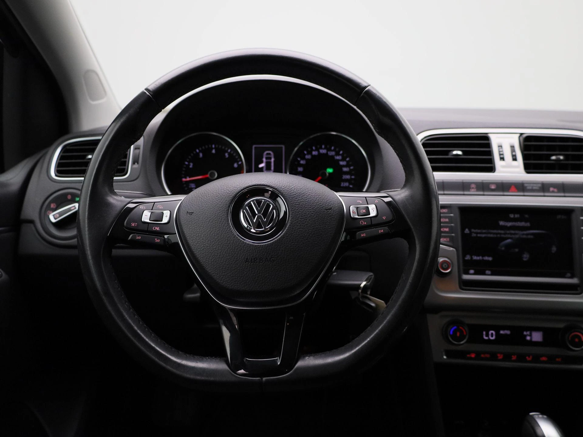 Volkswagen-Polo-image-6
