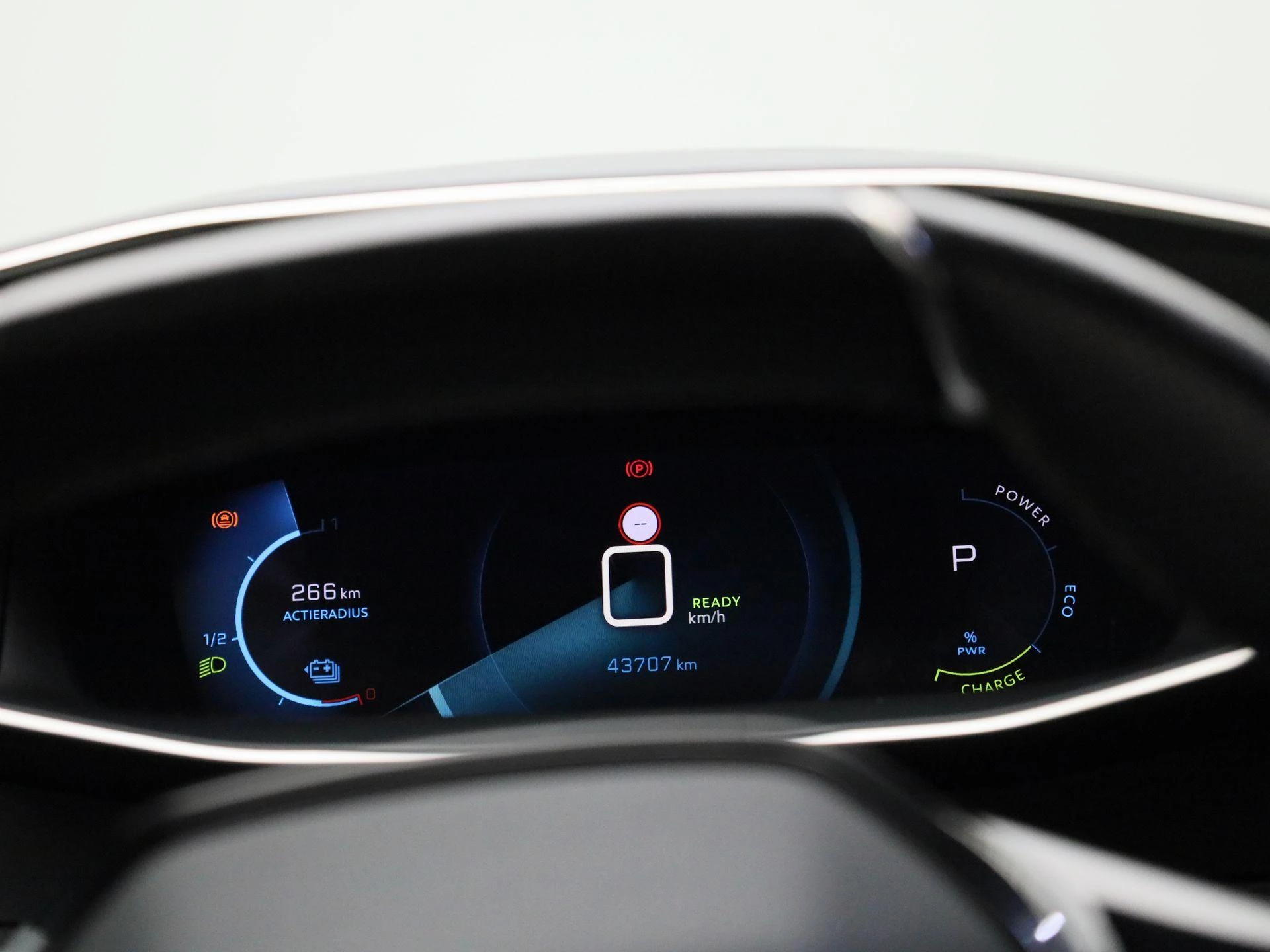 Peugeot e-2008 EV GT 50 kWh