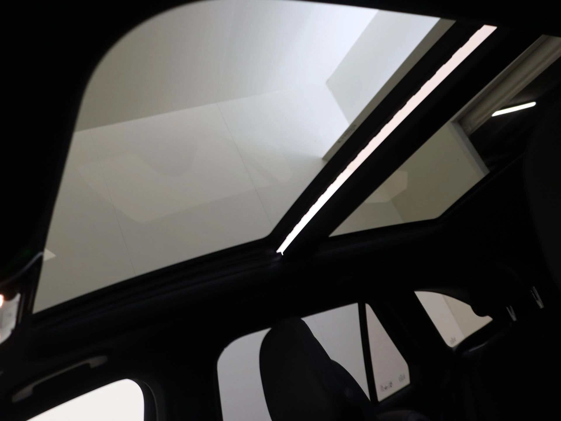 Mercedes-Benz-GLC-image-26