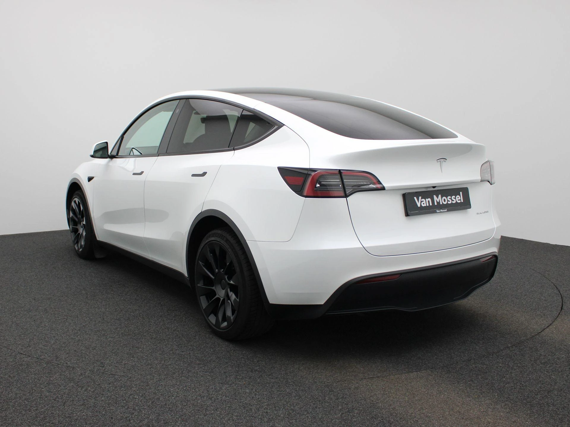 Tesla-Model Y-image-1