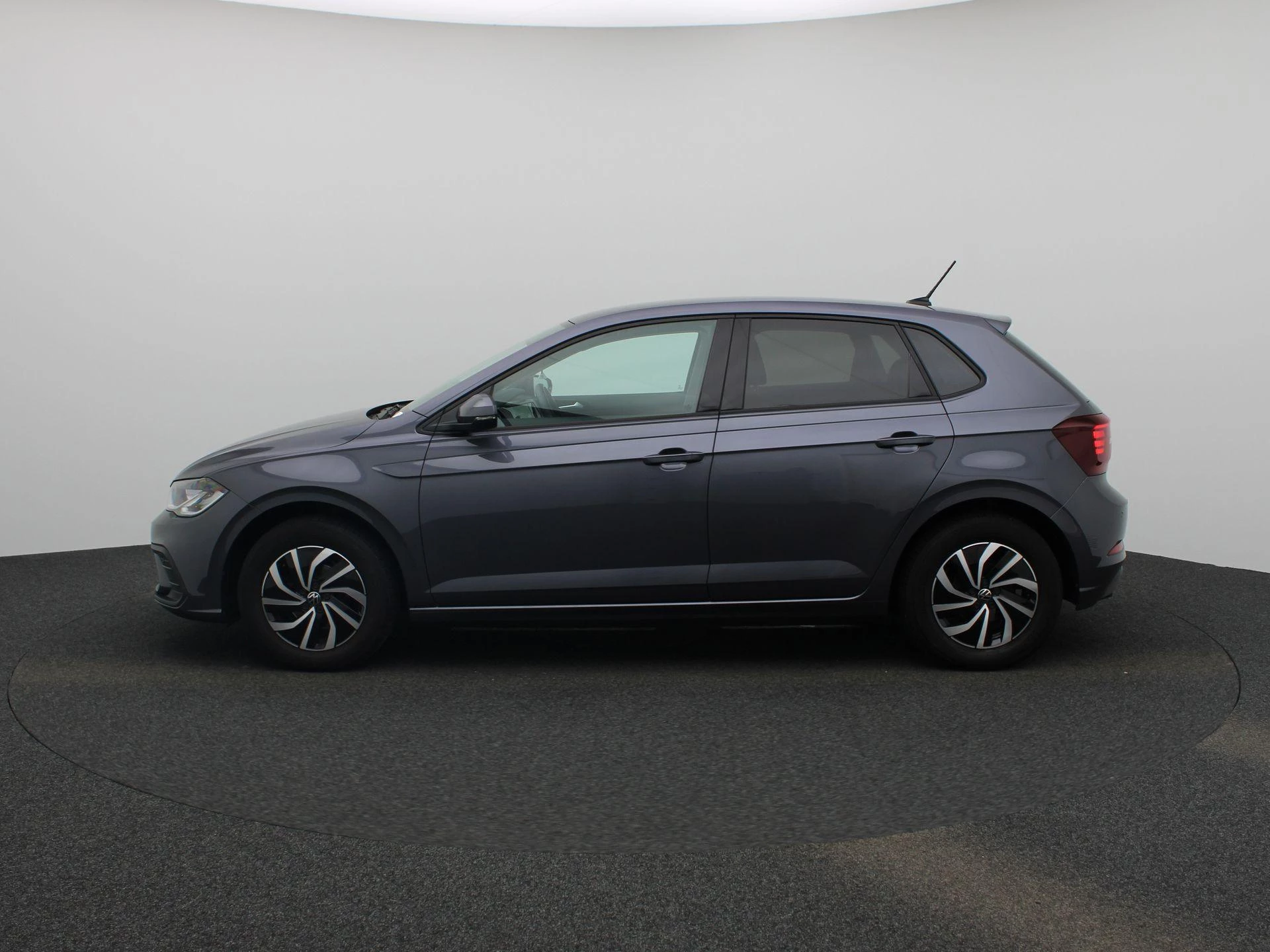 Volkswagen-Polo-image-3