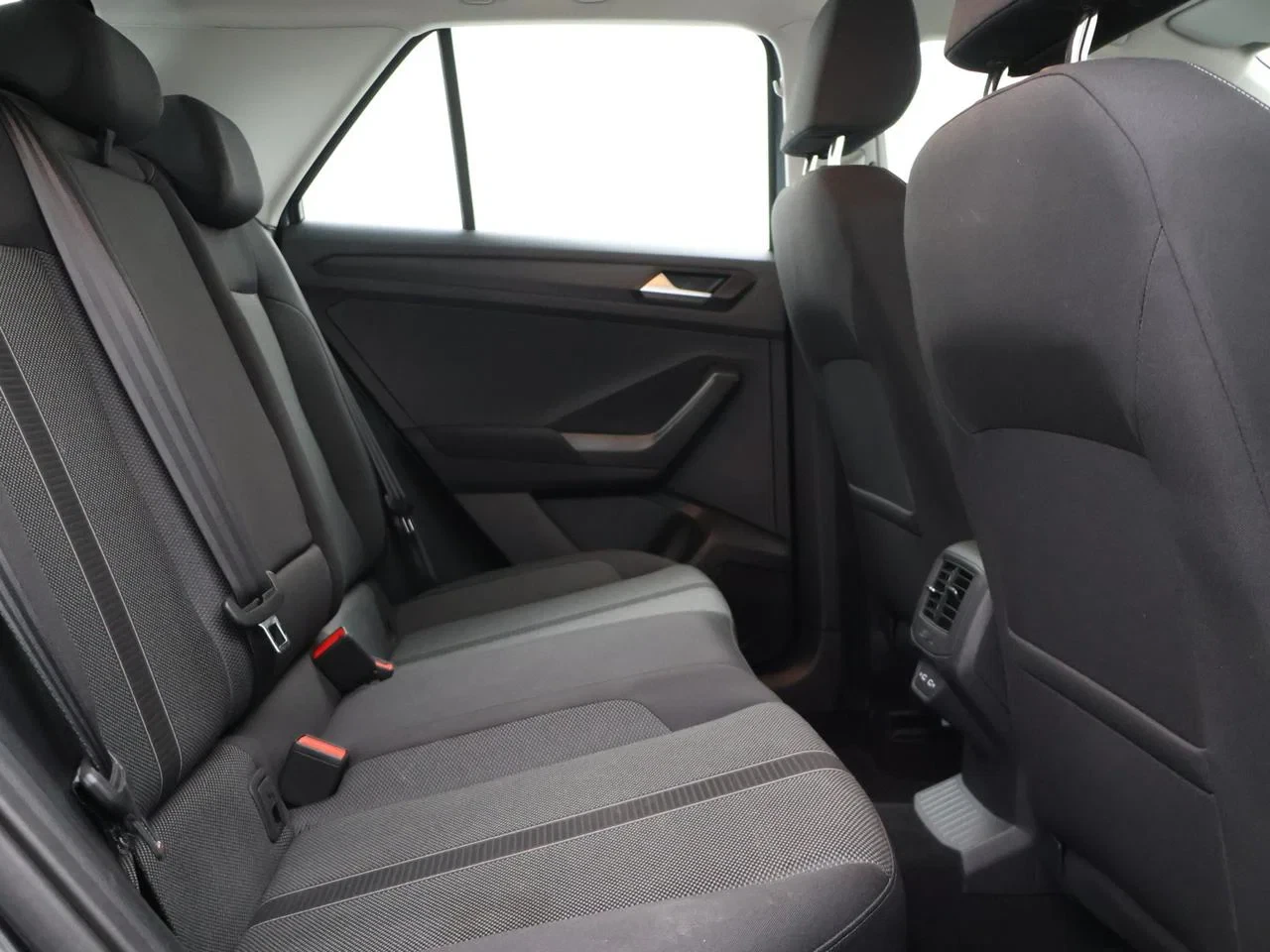 Volkswagen-T-Roc-image-9