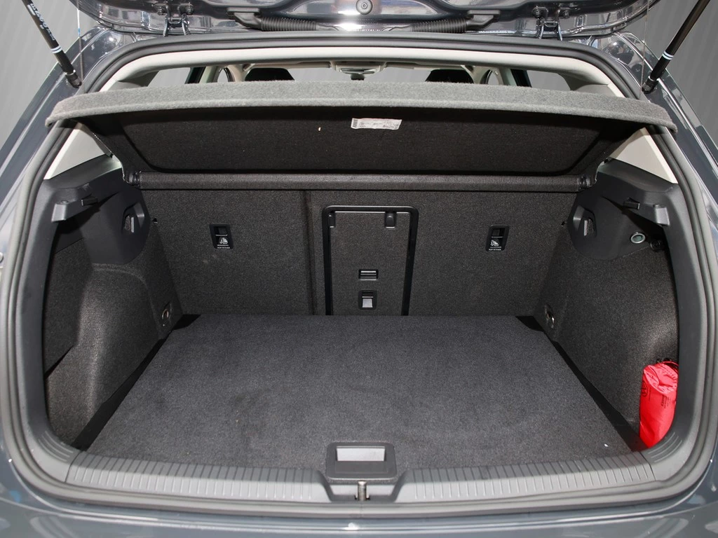 Volkswagen Golf VIII 1.5 TSI Life Navi/LED/SHZ