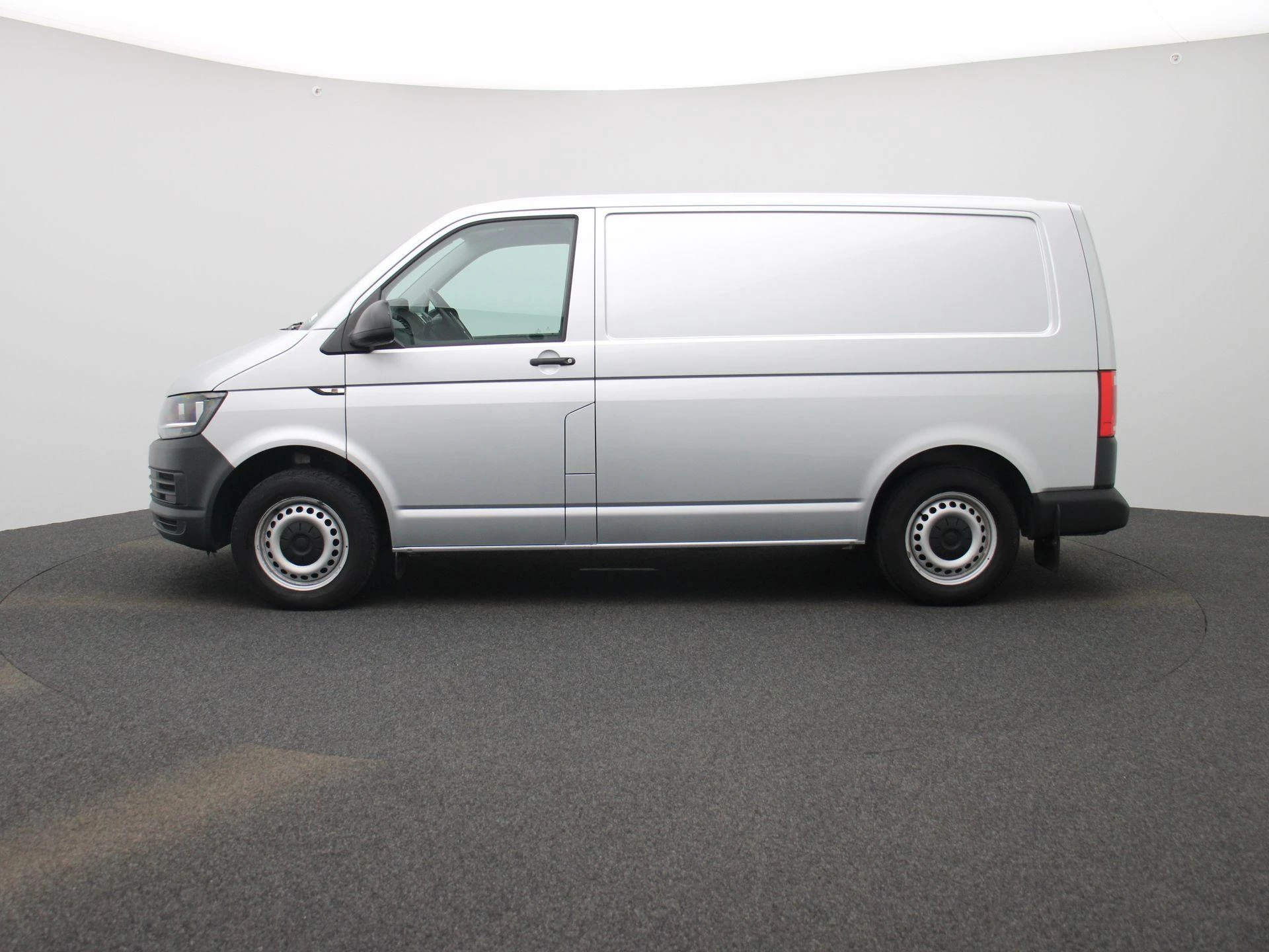 Volkswagen-Transporter-image-3