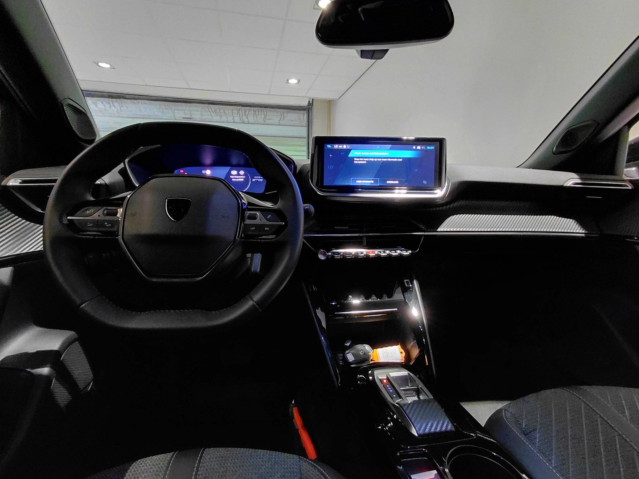 Peugeot-e-2008-image-17