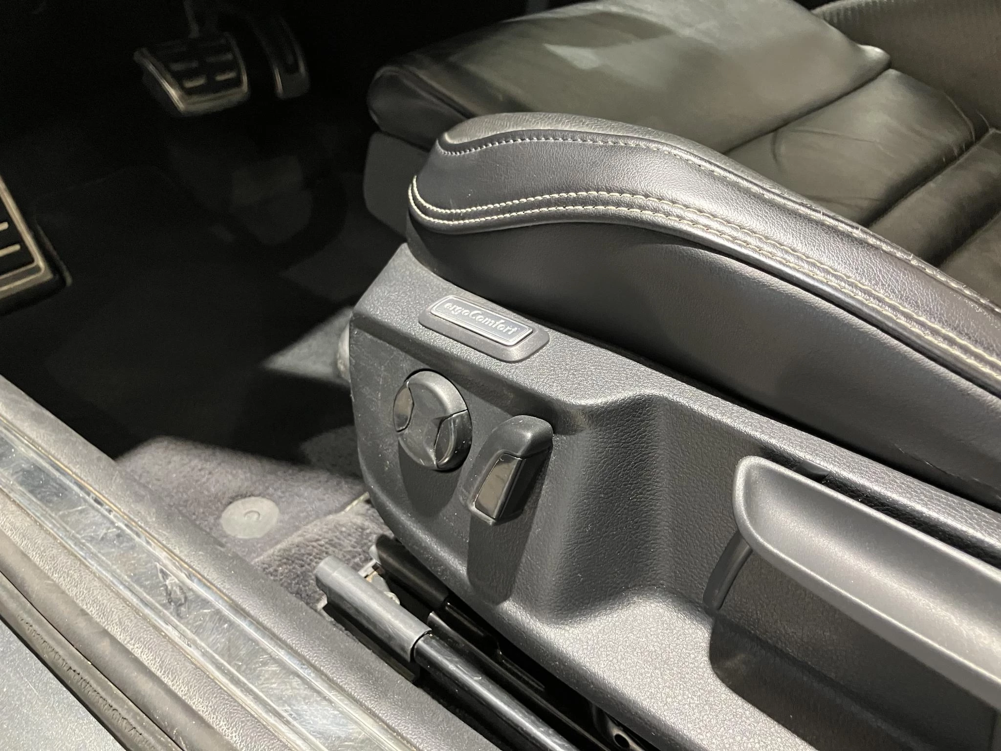 Volkswagen-Passat-image-16