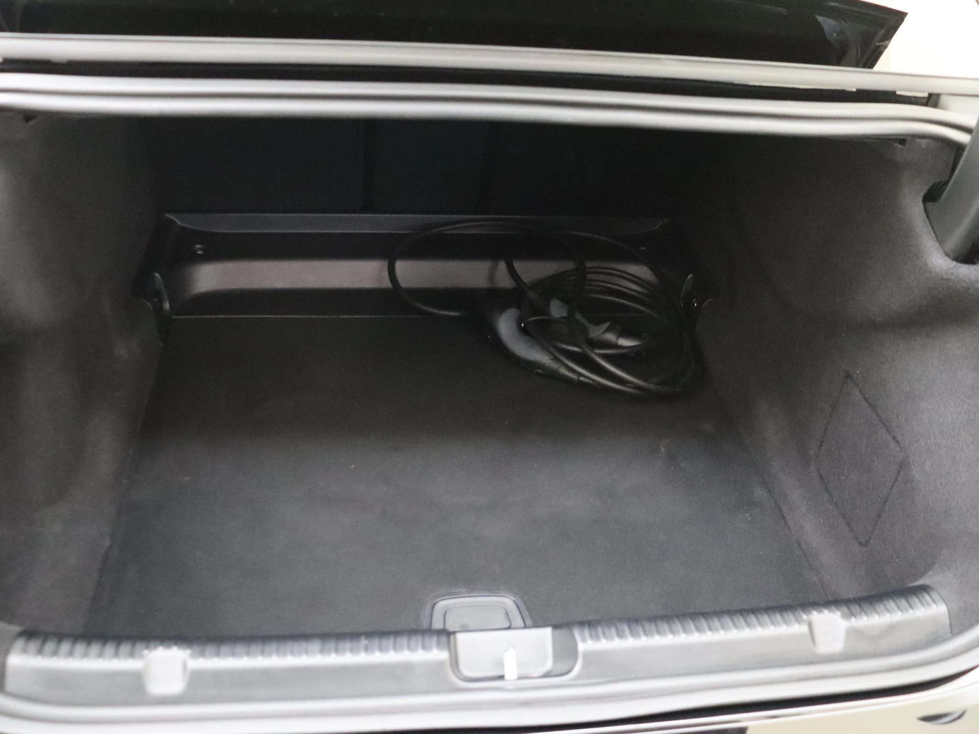 Mercedes-Benz-EQE-image-29