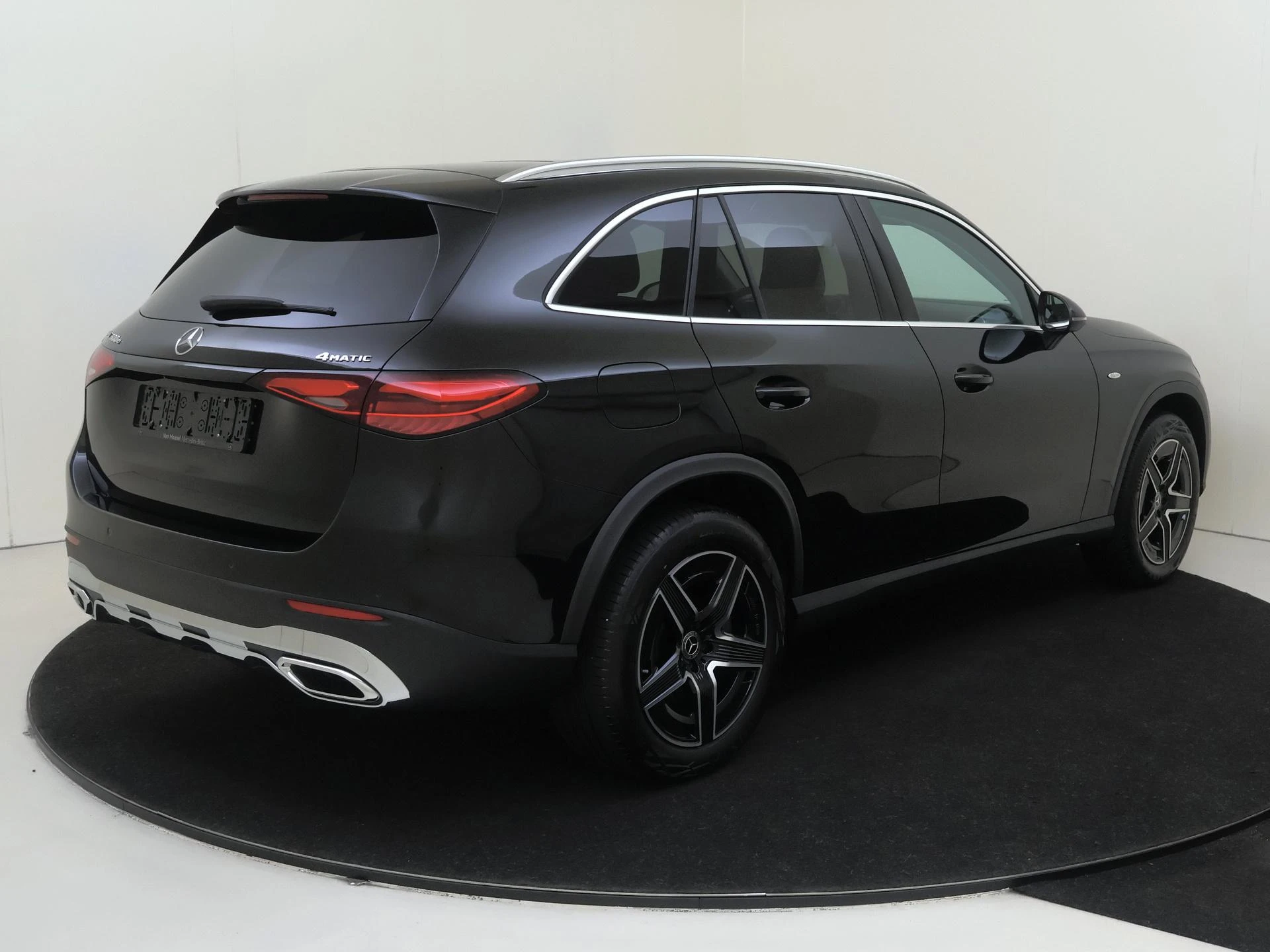 Mercedes-Benz-GLC-image-3