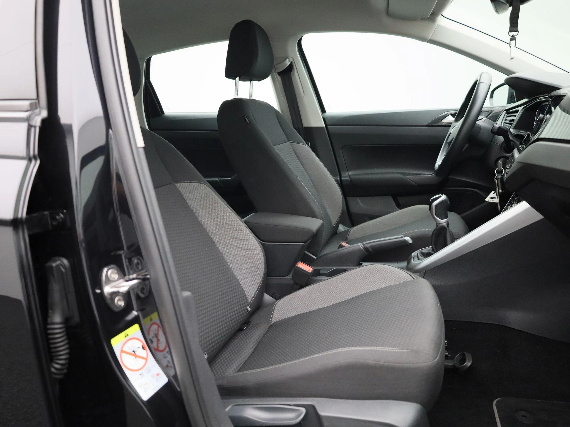 Volkswagen-Polo-image-30