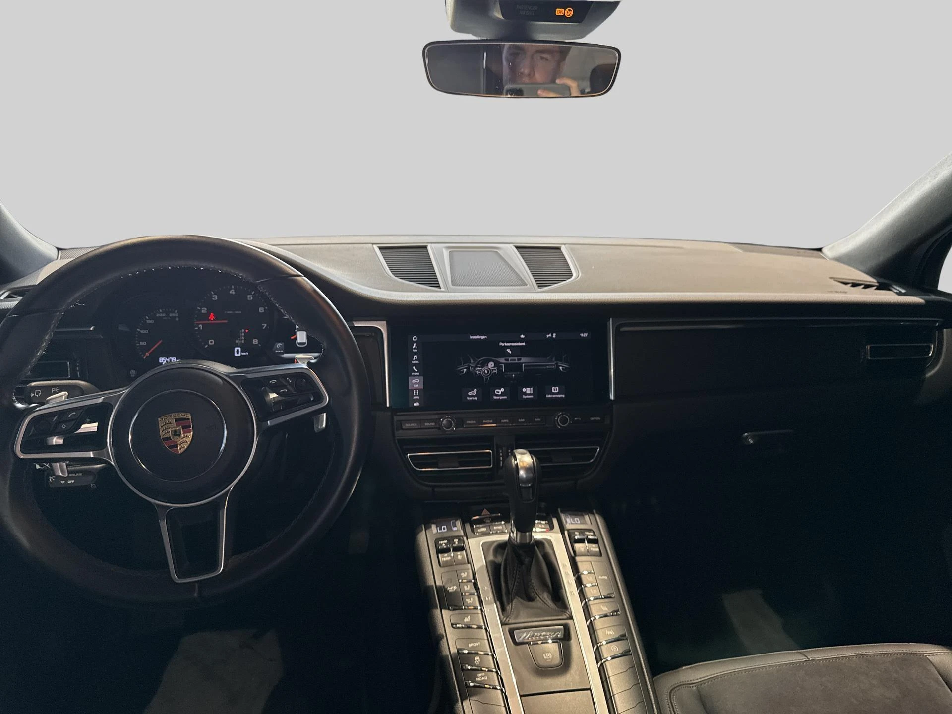 Porsche-Macan-image-12