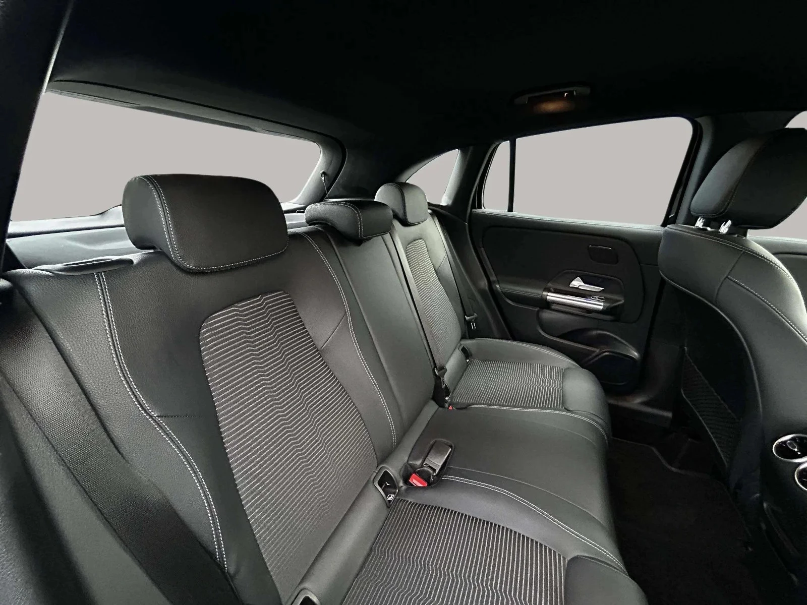 Mercedes-Benz-GLA-image-14