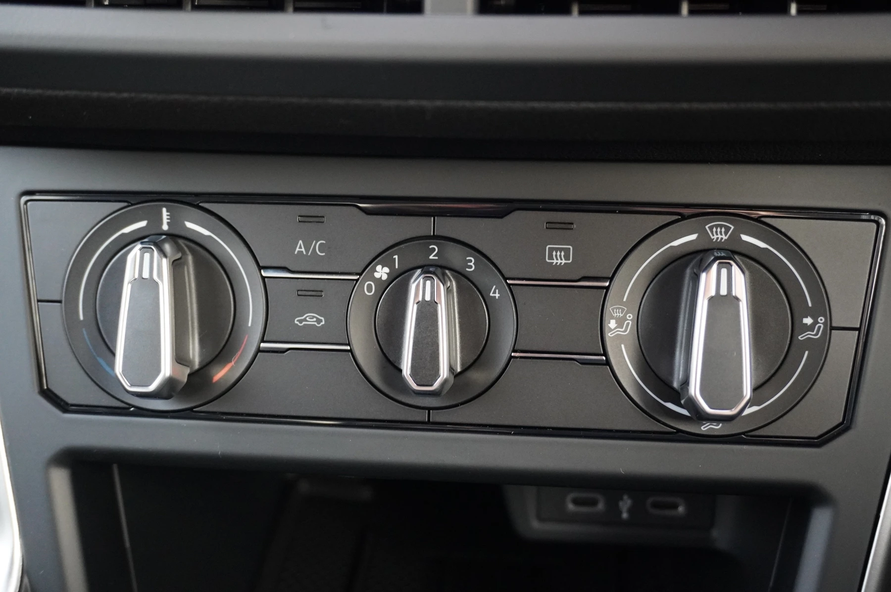 Volkswagen-Polo-image-38