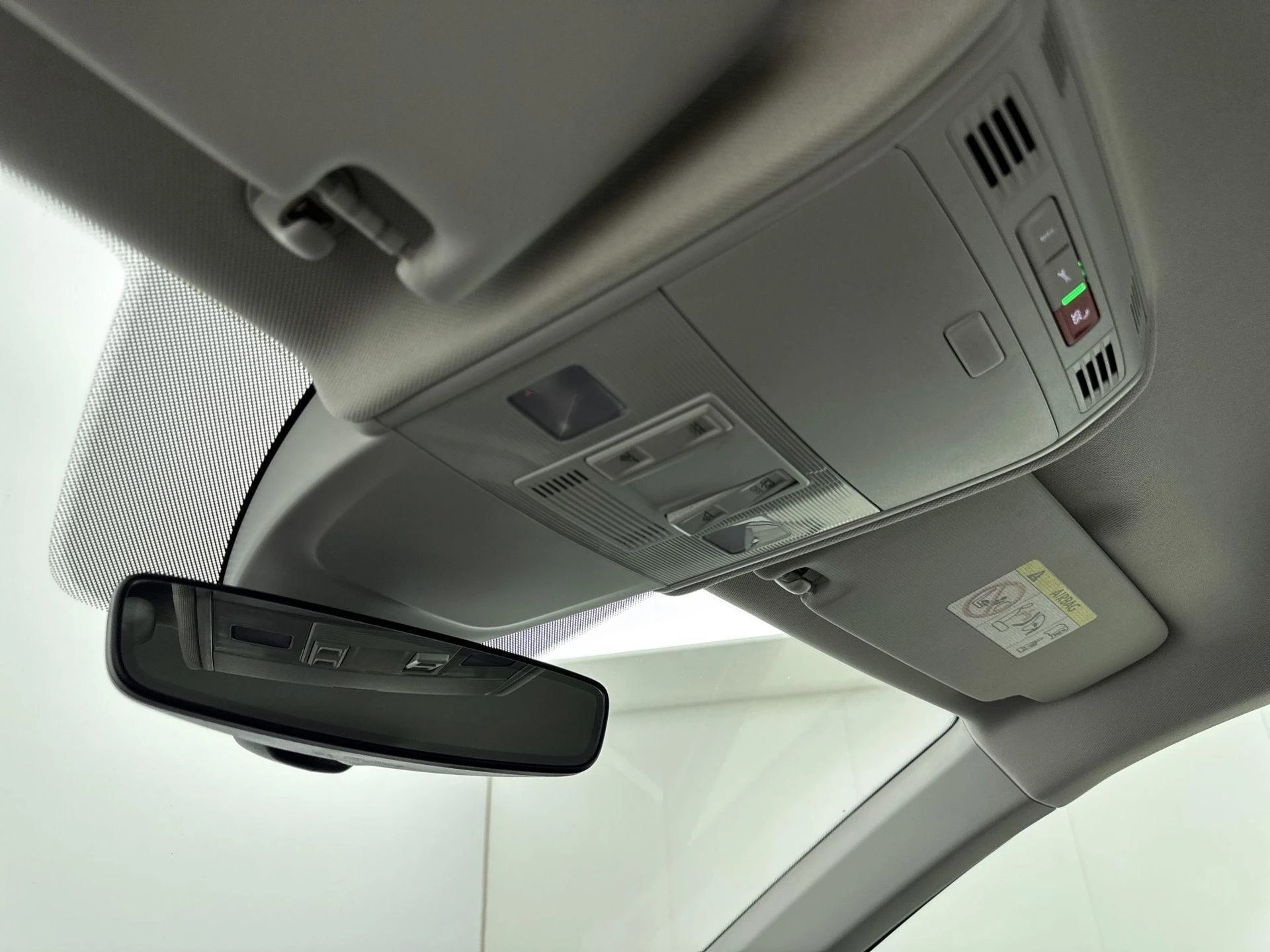 Volkswagen-Polo-image-12