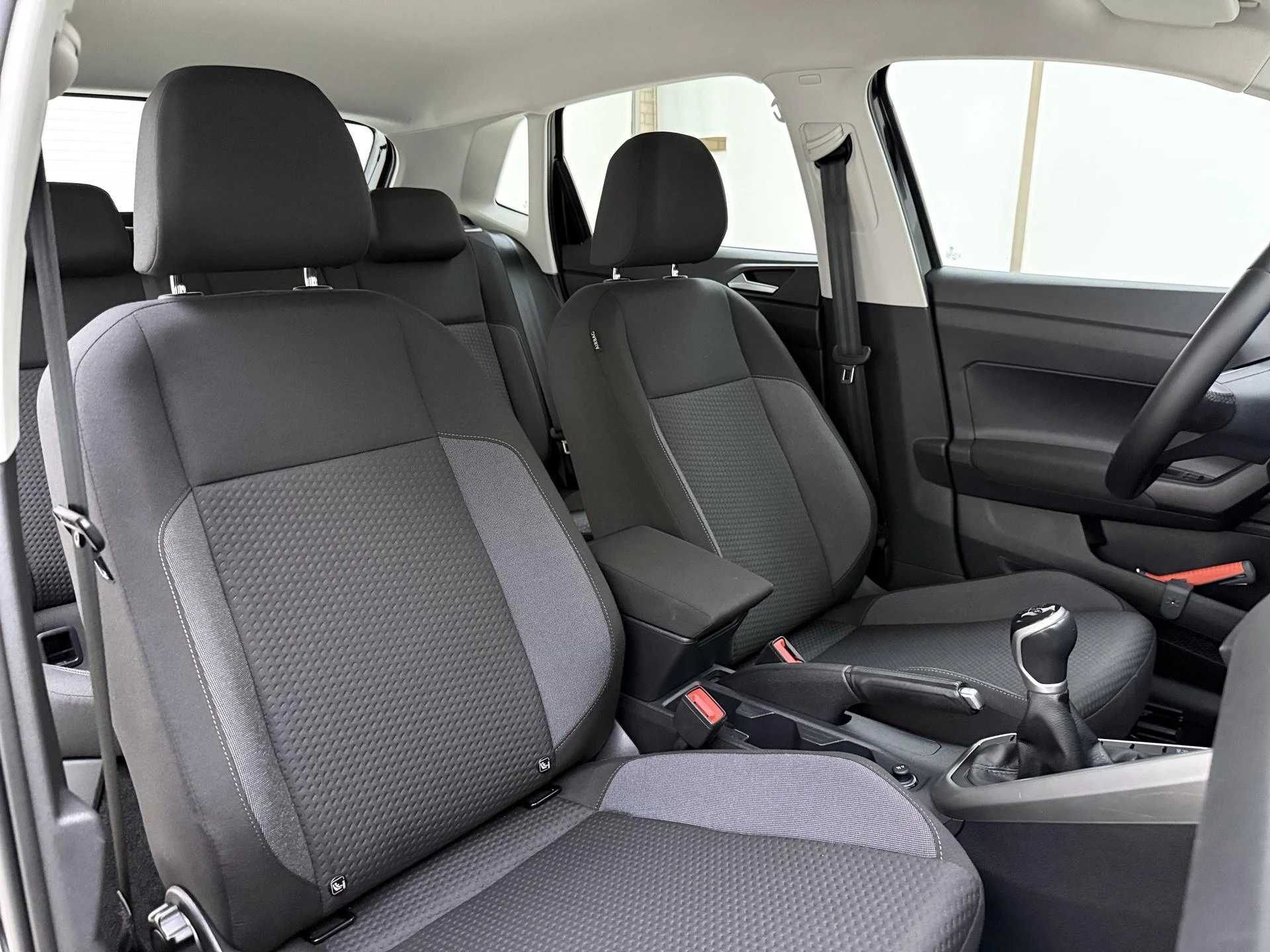 Volkswagen-Polo-image-5