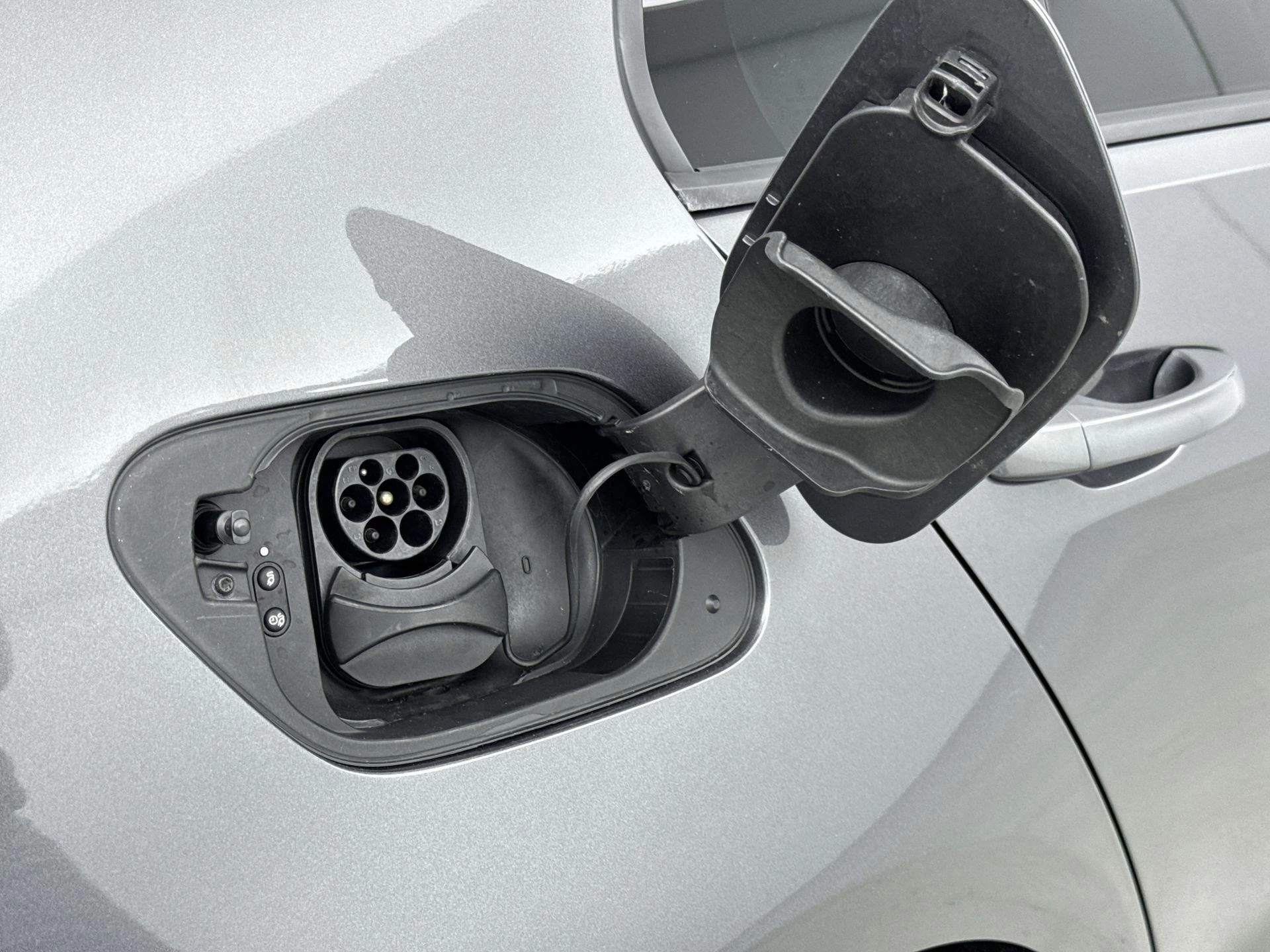 Volkswagen-e-Golf-image-16