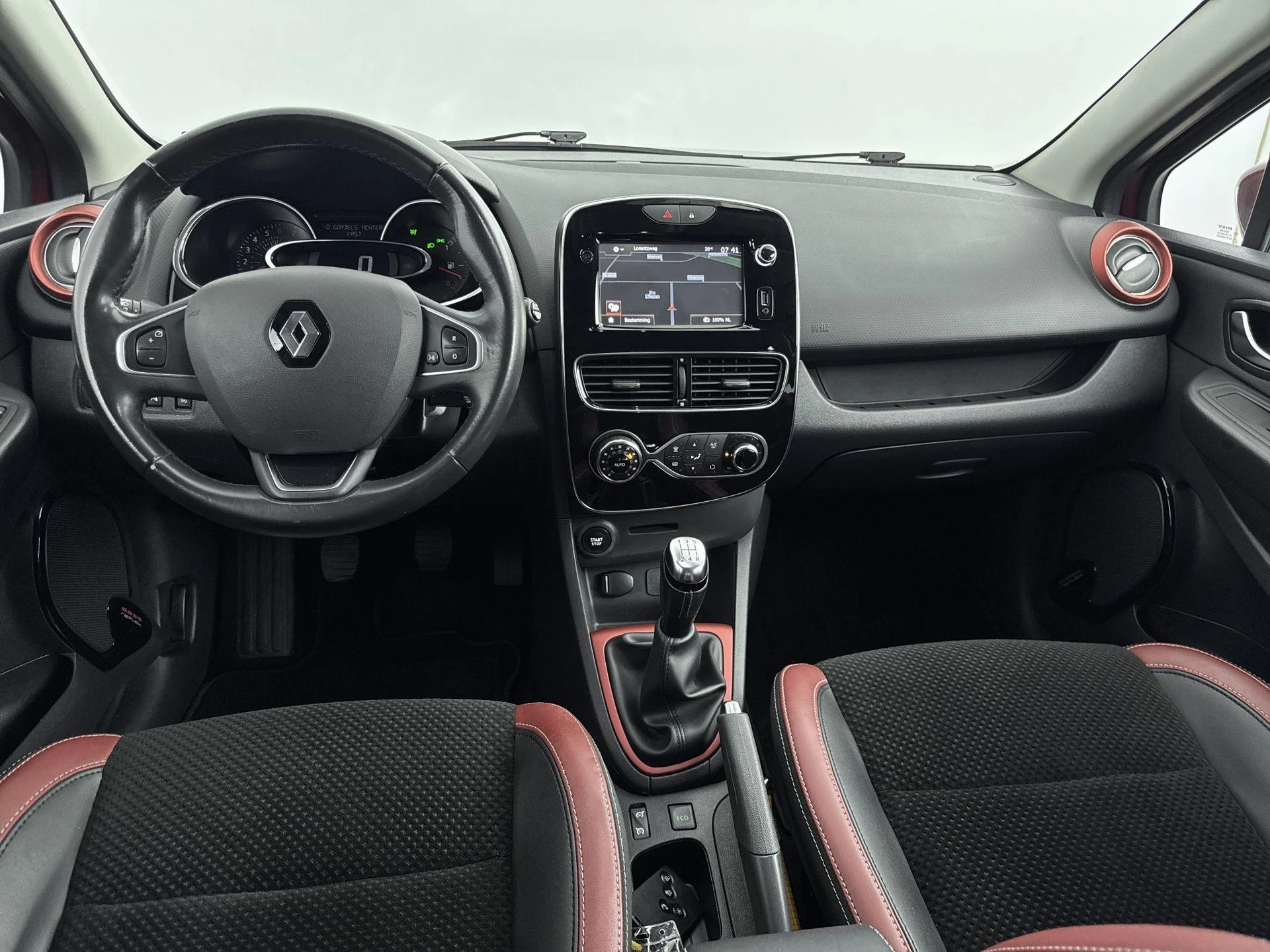 Renault-Clio-image-15