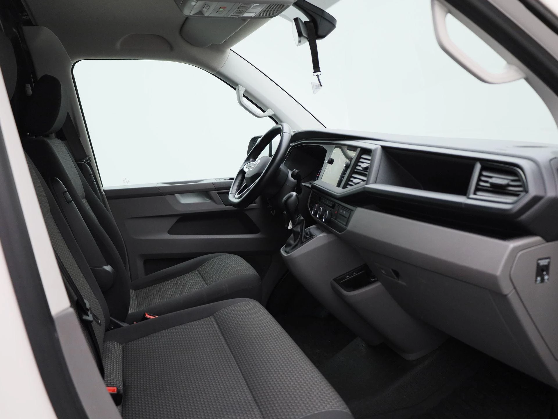 Volkswagen-Transporter-image-36