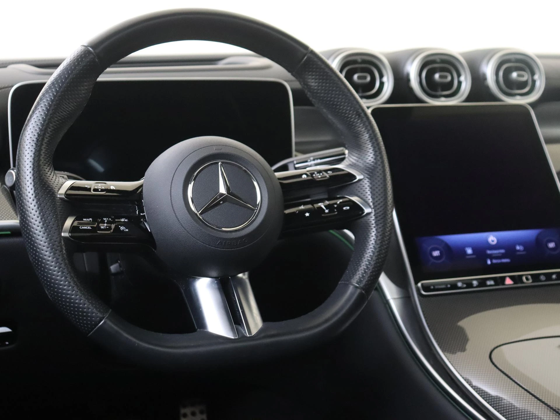 Mercedes-Benz-GLC-image-9