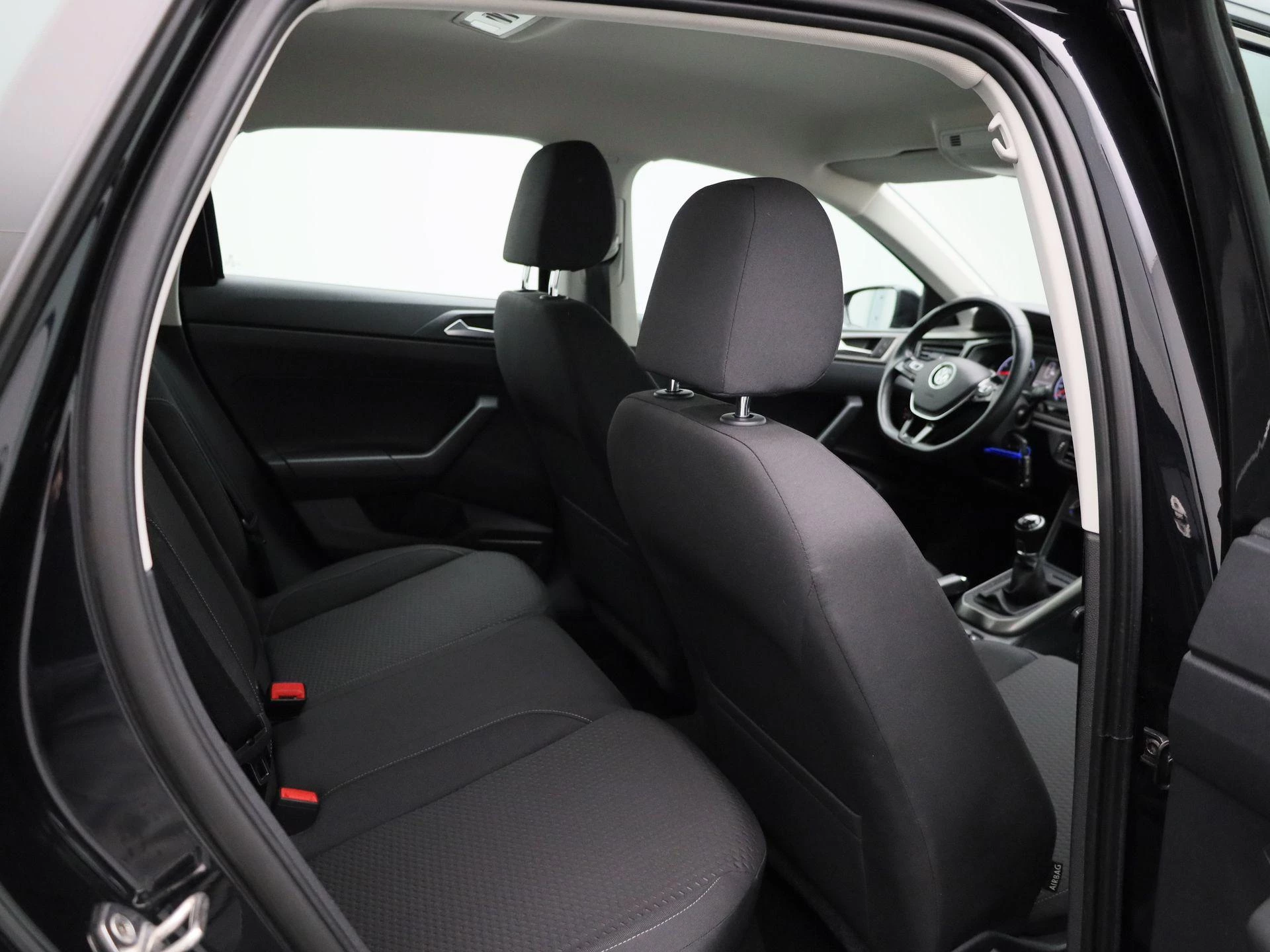 Volkswagen-Polo-image-31